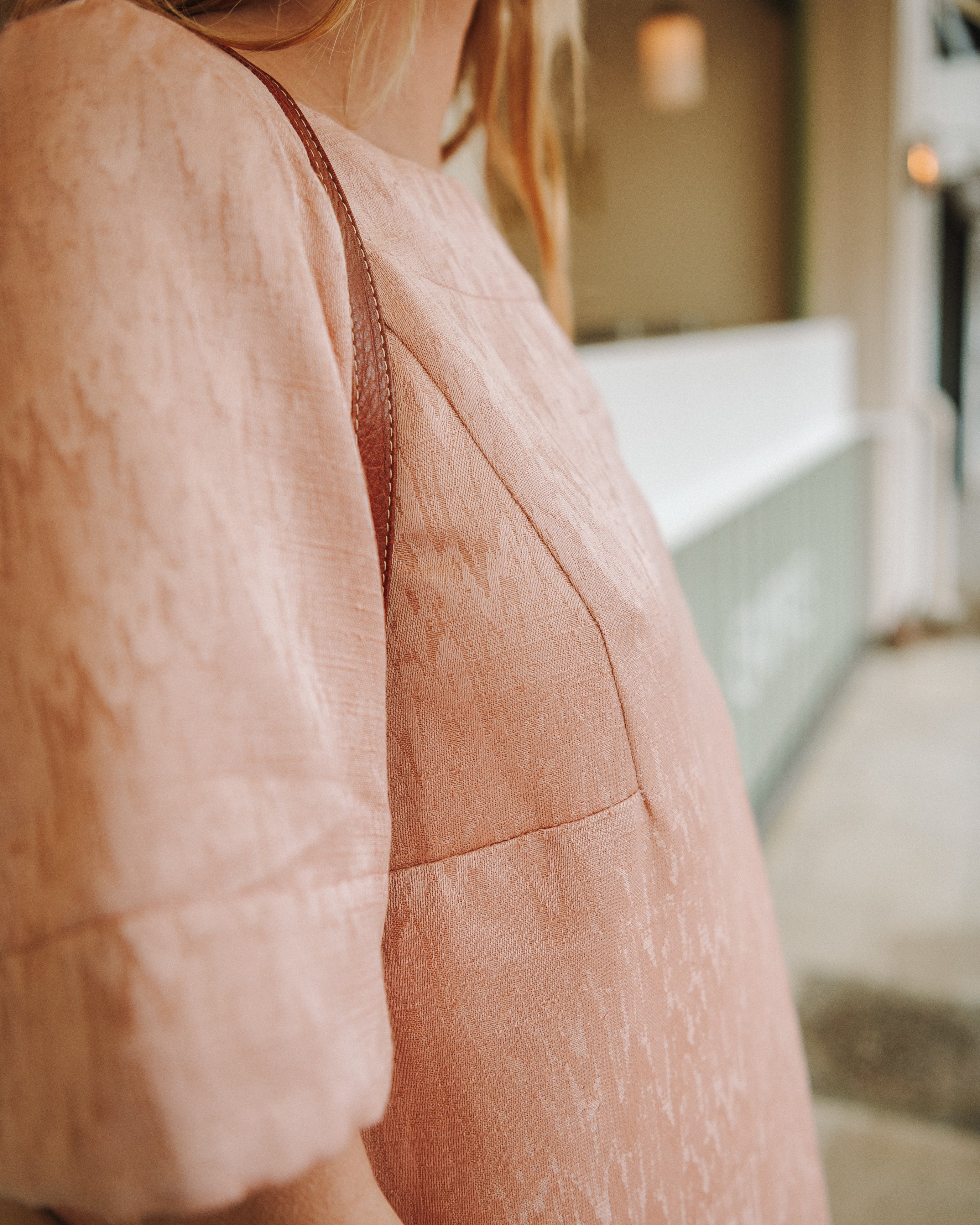 detail epaule robe fleurs couture finition propre patron femme