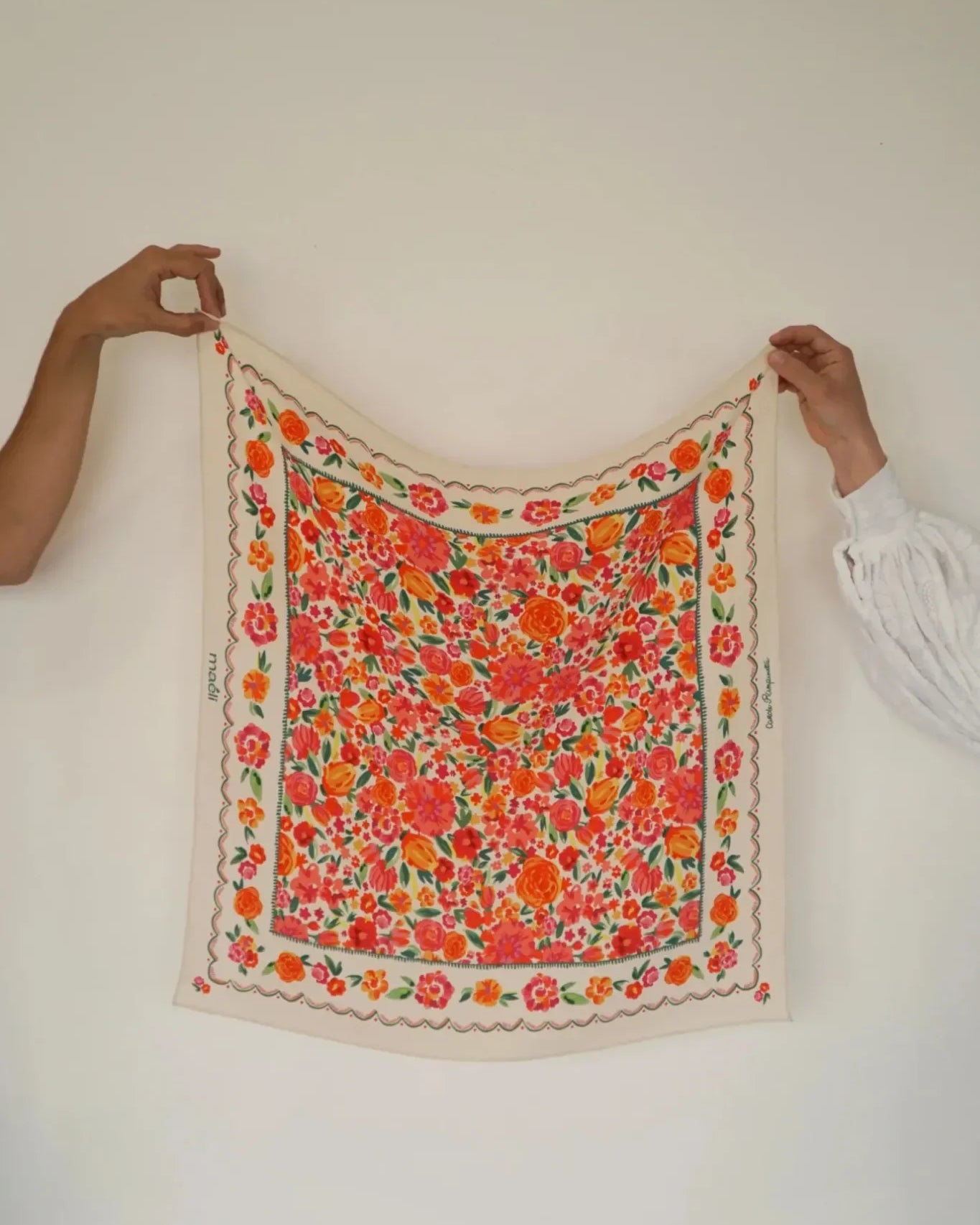 Kit couture, le foulard en soie upcyclé et dessin aquarelle.