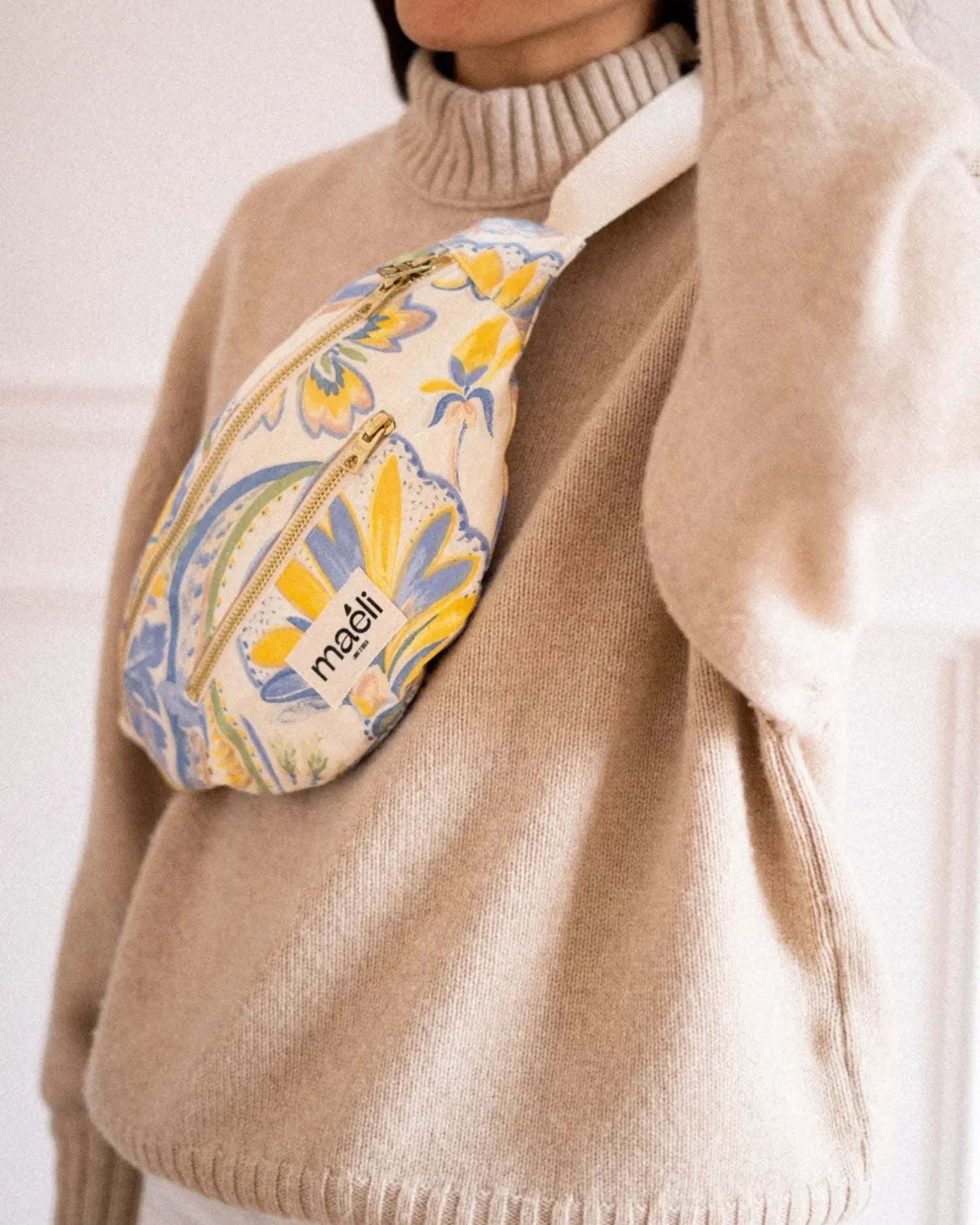 Kit couture du sac banane Léonie by Maéli en version fleuri jaune.