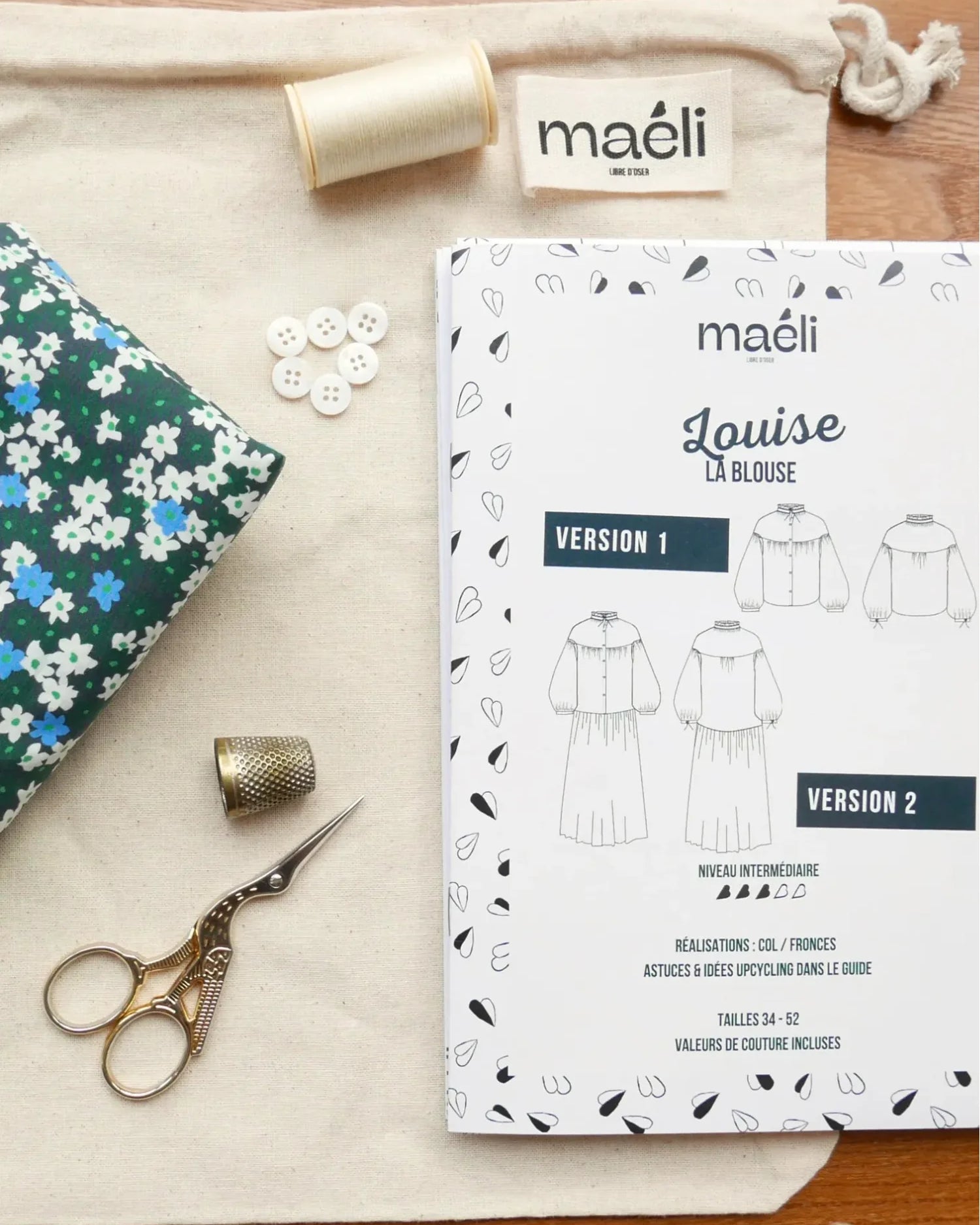 Contenus du kit couture pour réaliser la blouse Louise Maéli Paris.