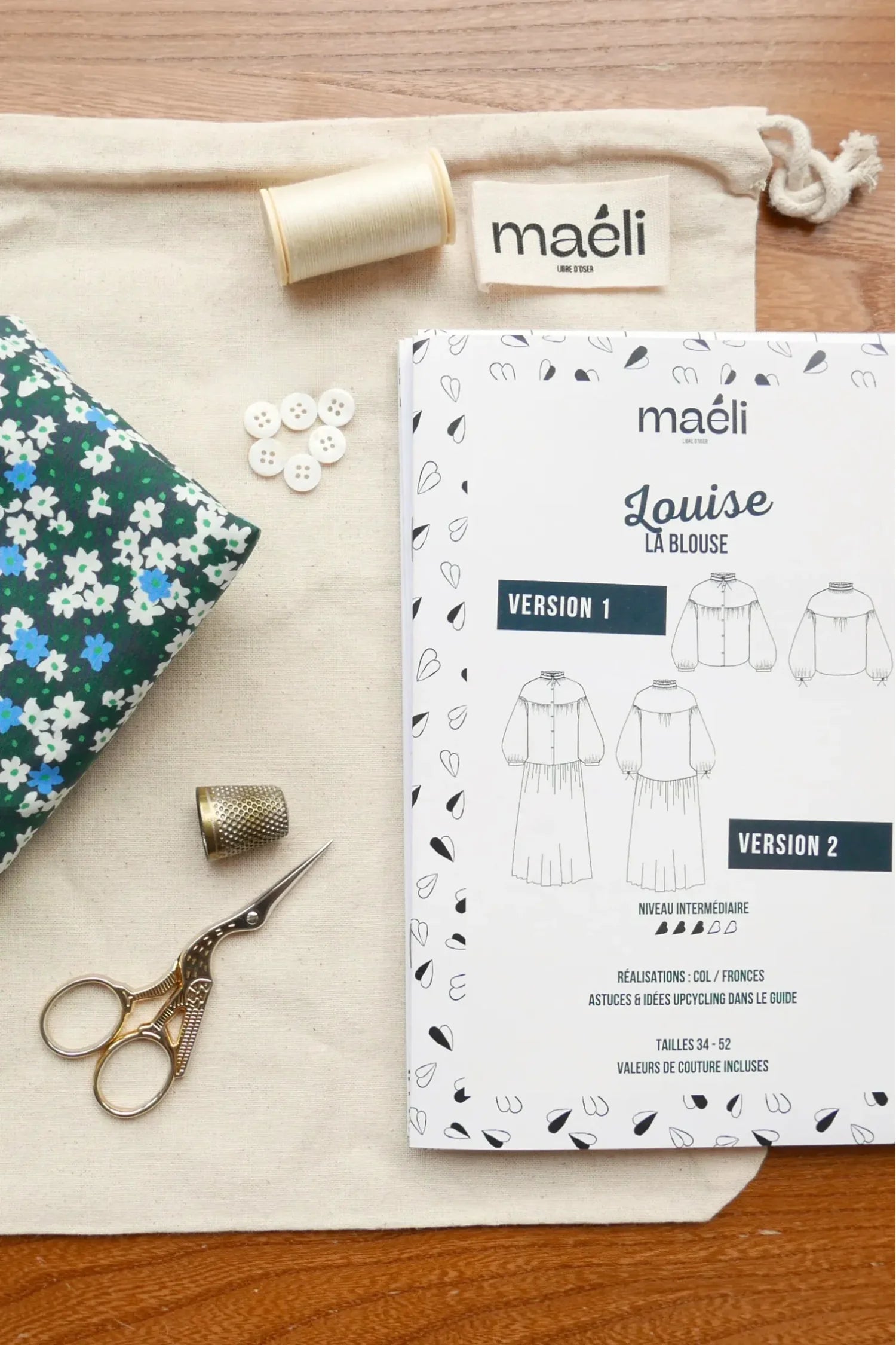 Contenus du kit couture pour réaliser la blouse Louise Maéli Paris.