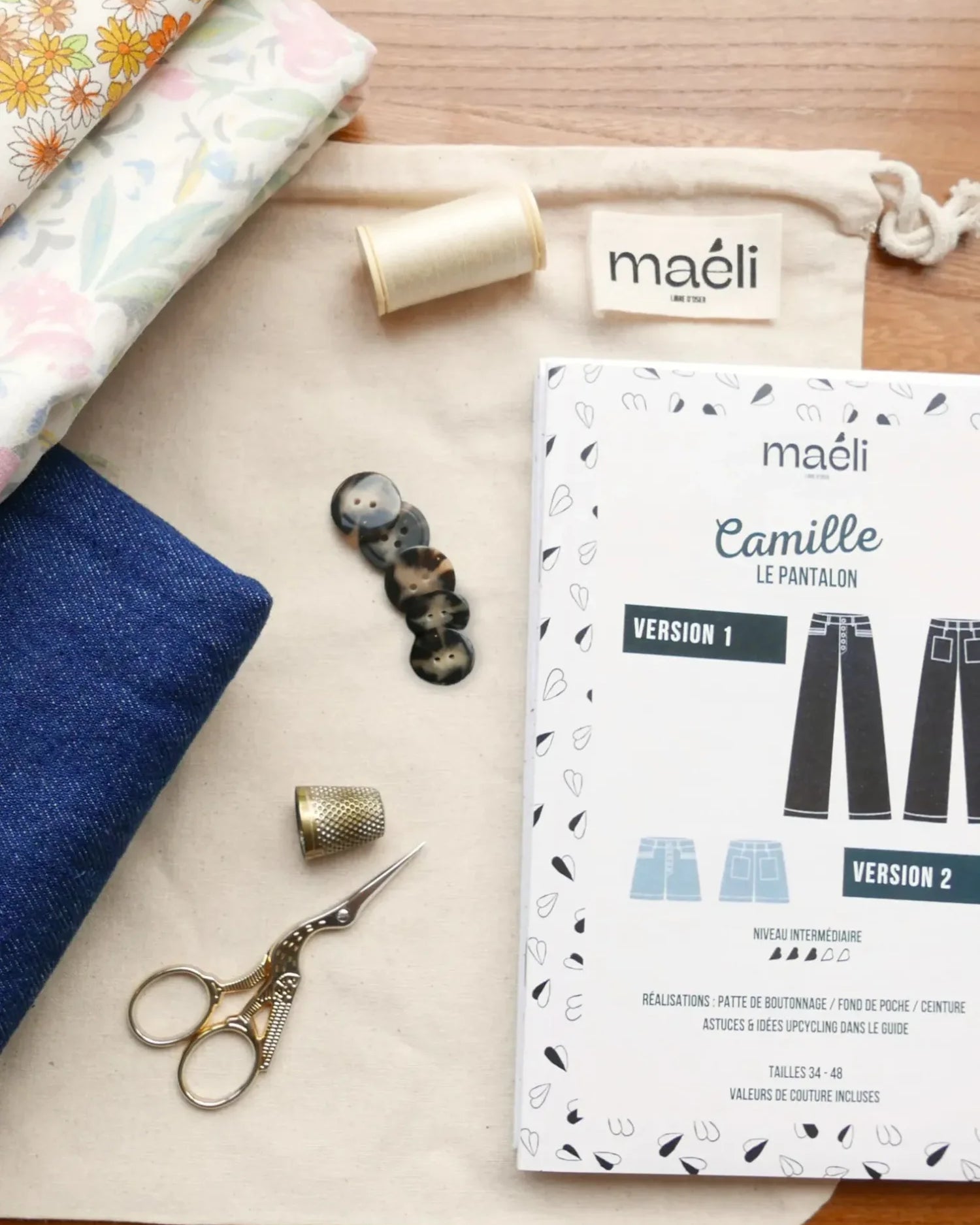 Contenus du kit couture pour réaliser le pantalon Camille Maéli Paris.