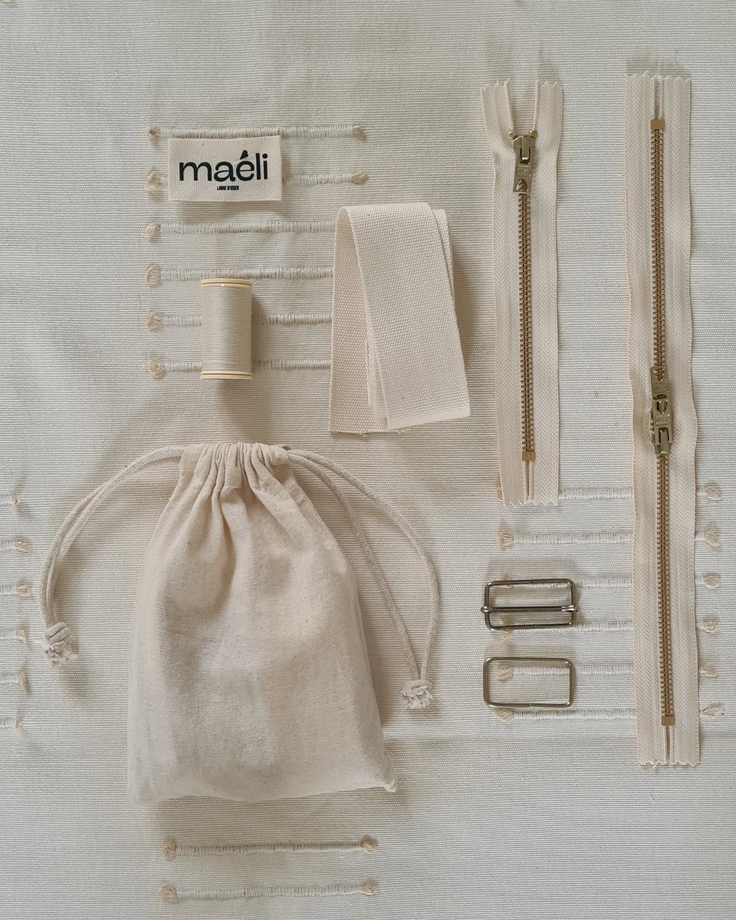 Kit mercerie écru pour réaliser le sac banane Léonie de Maéli.