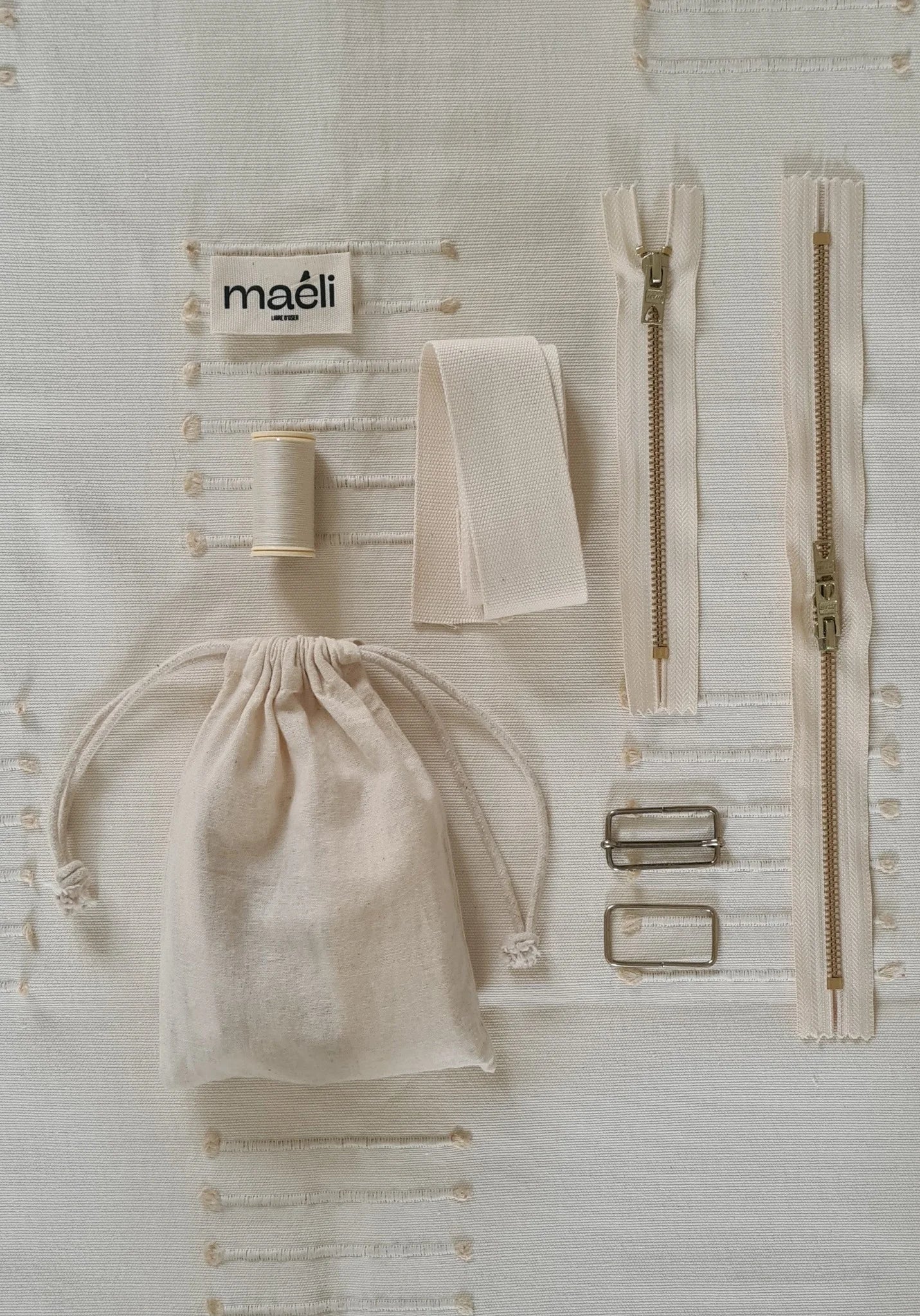 Kit mercerie écru pour réaliser le sac banane Léonie de Maéli.