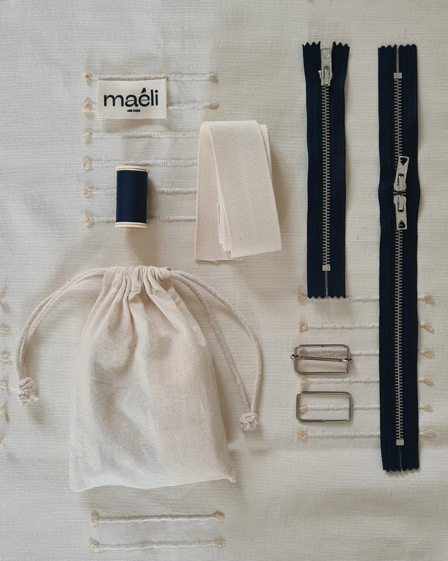 Kit mercerie marine pour réaliser le sac banane Léonie de Maéli.