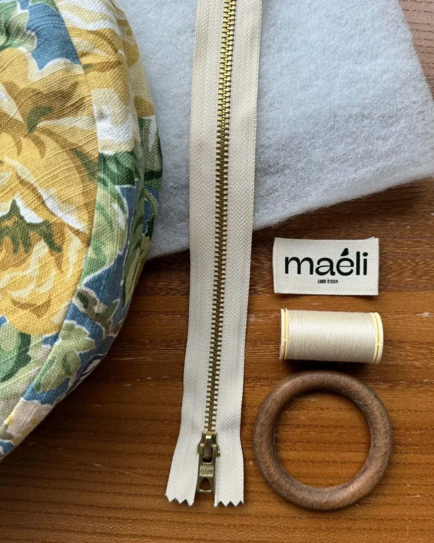 Kit mercerie écru pour réaliser le sac demi-lune Noémie de Maéli.