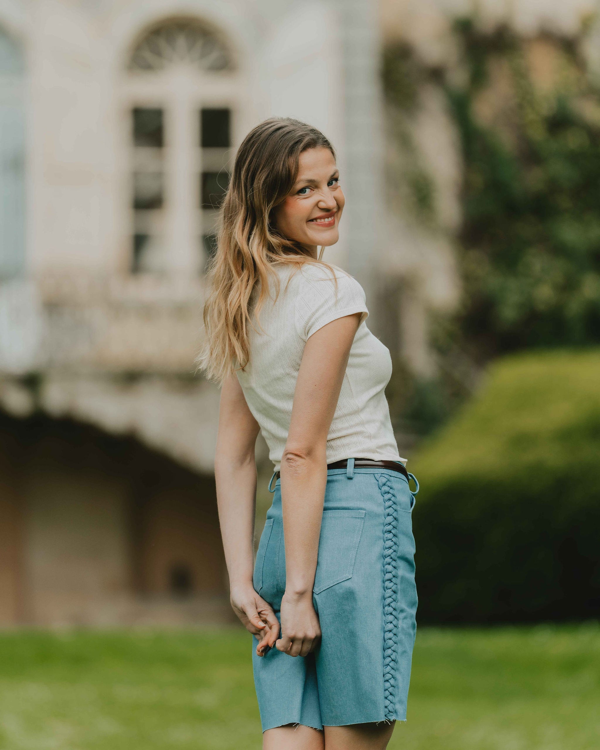 Patron de couture bermuda Zoé avec détail tressé sur le côté, modèle femme original