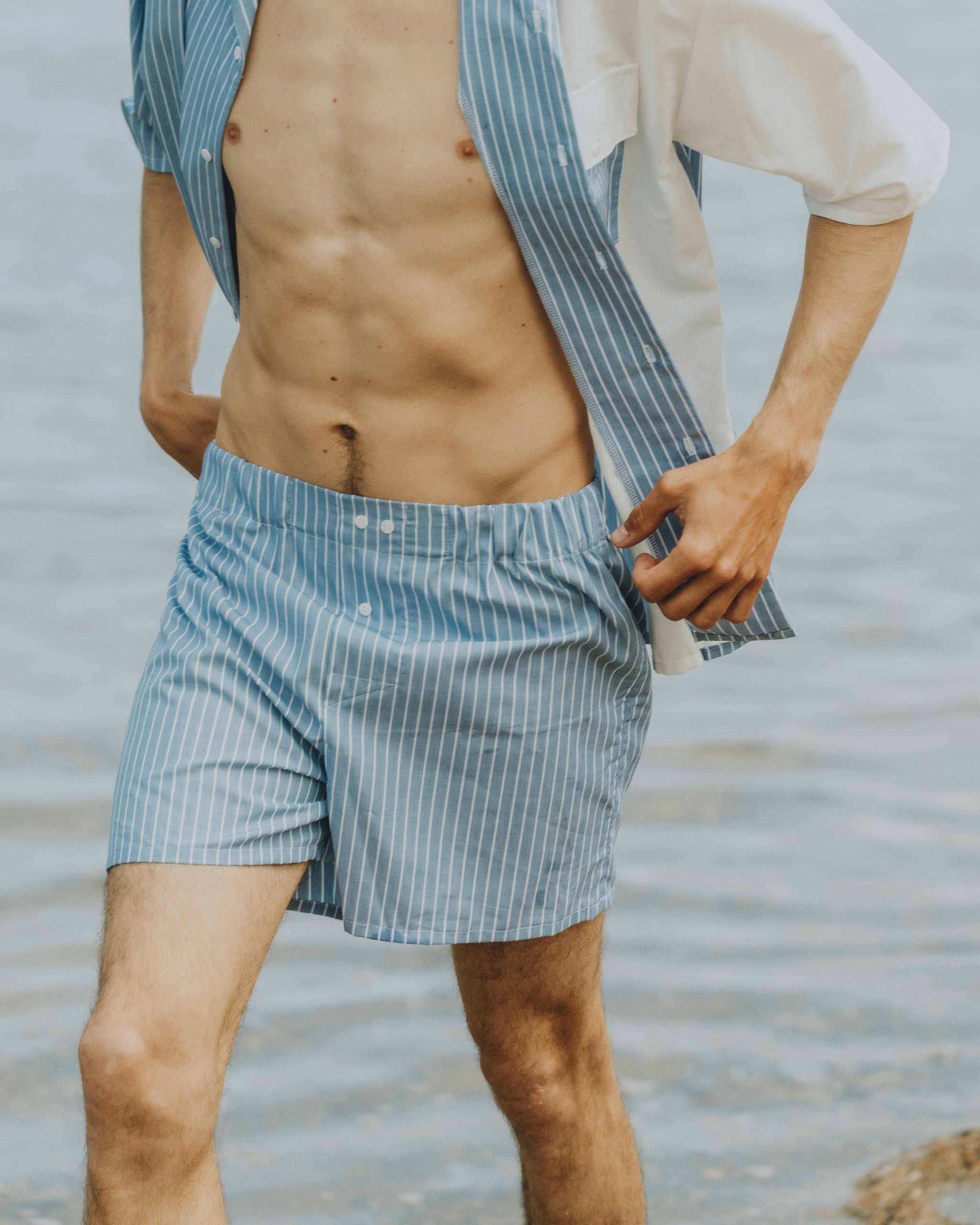 Caleçon homme Théau associé à la chemise Clément pour créer un ensemble de pyjama cousu main au style intemporel