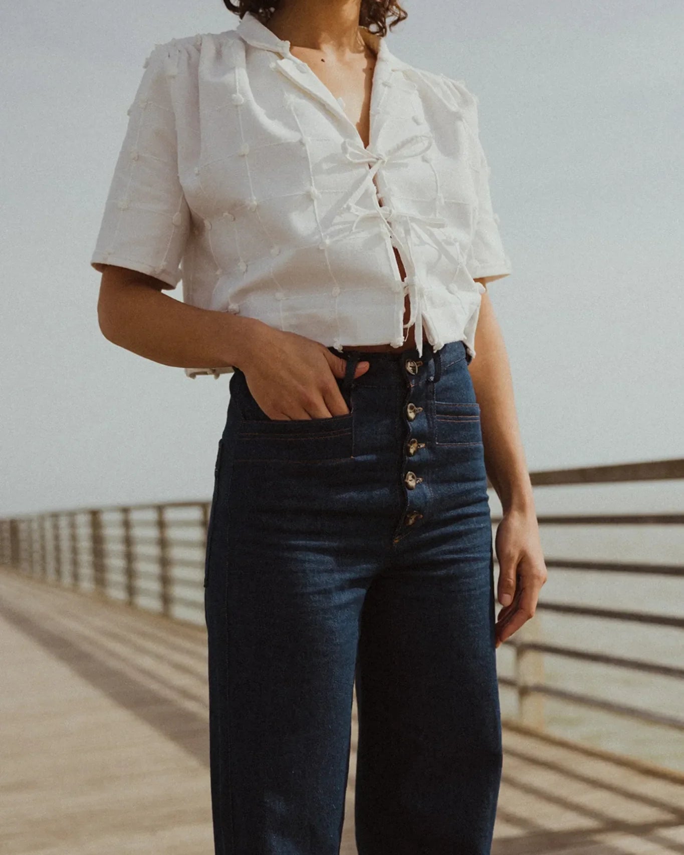 Patron Camille Maéli. Pantalon denim avec boutons vintage.