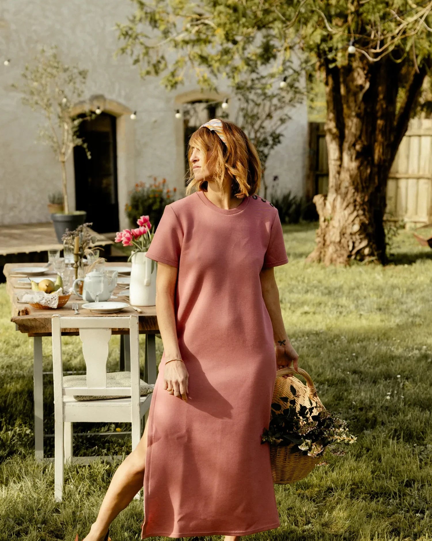 Robe rose Capucine avec fente latérale, réalisée à partir du patron Maéli Paris.