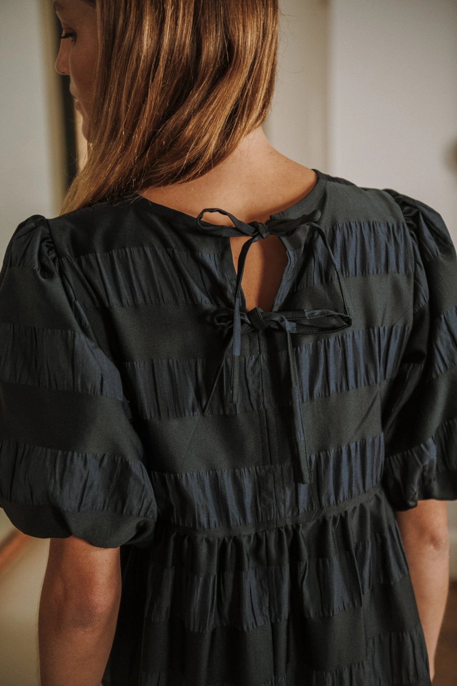 Patron Chloé avec sa fermeture à nœuds dans le dos.