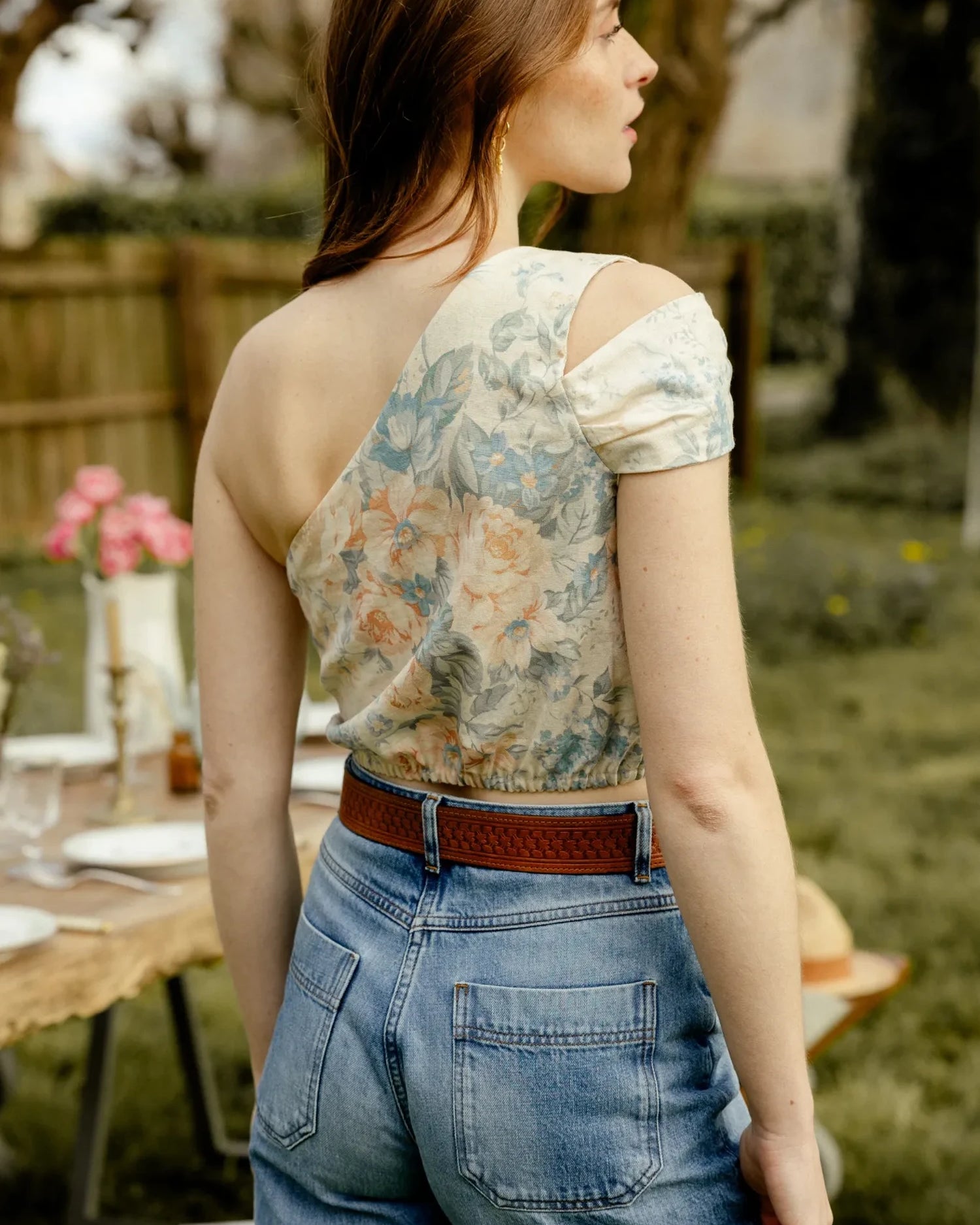 Patron de couture Clara, détail du derrière du haut asymétrique de Maéli Paris