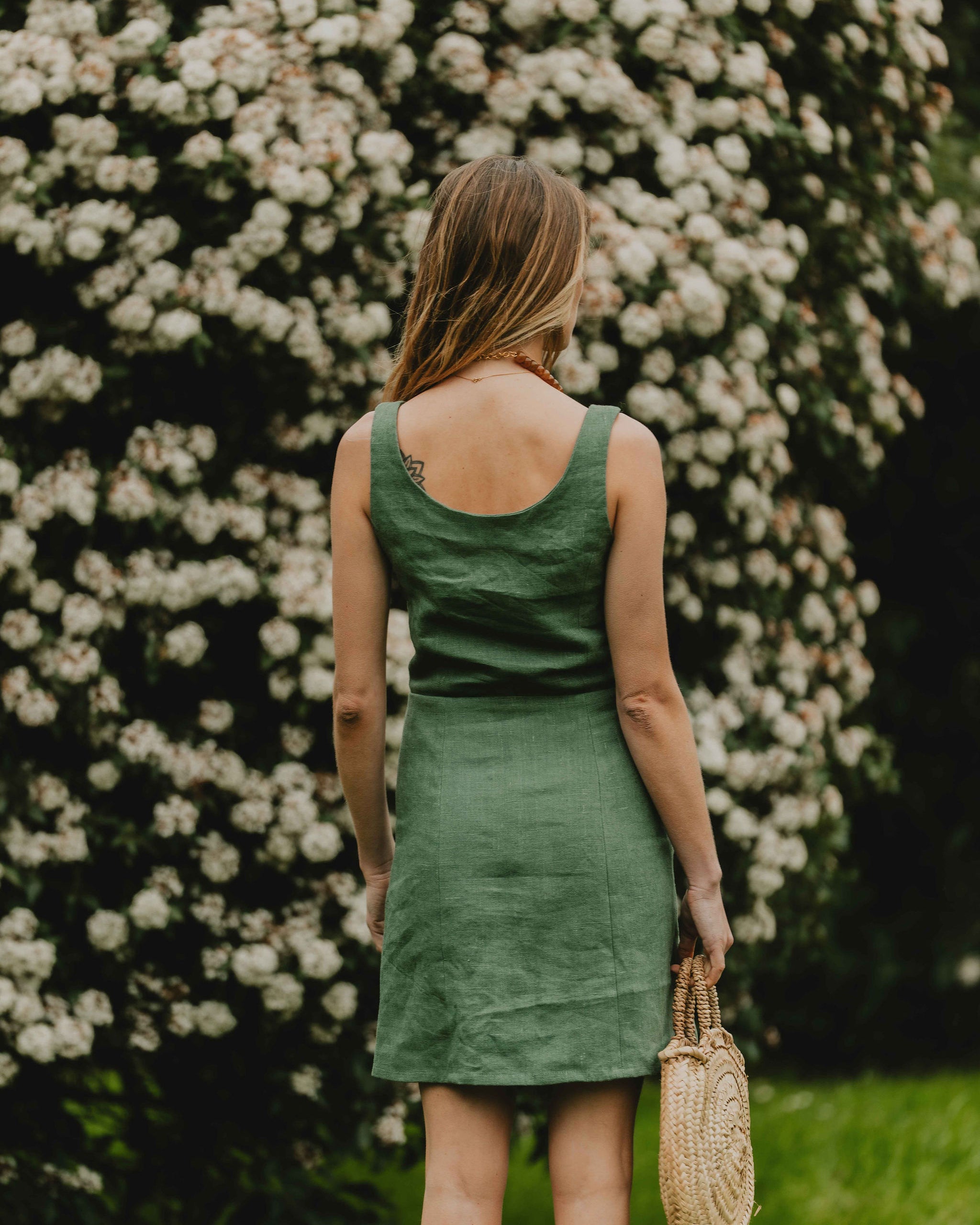 Patron de couture robe Delphine vue dos avec coupe ajustée et encolure arrondie