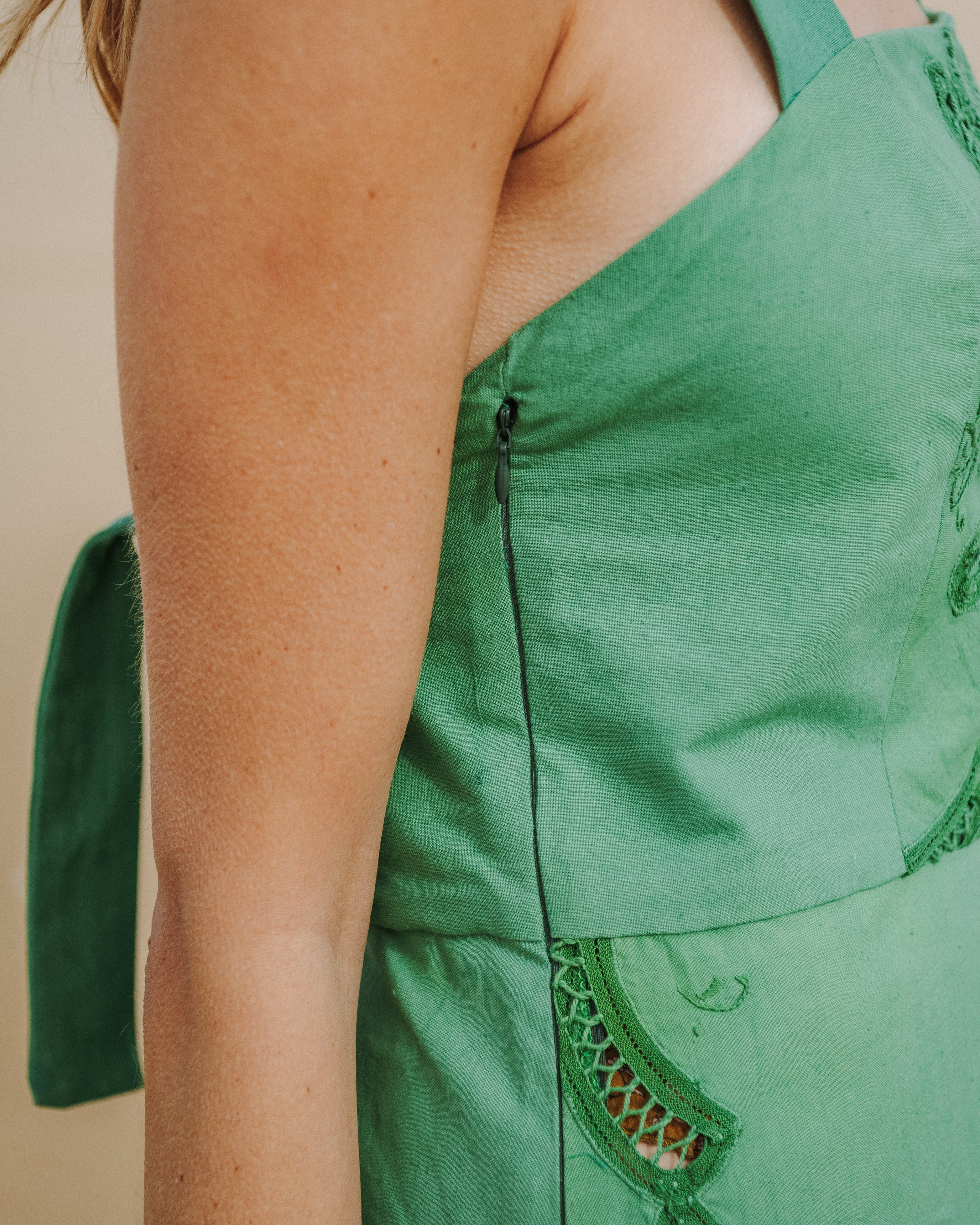 Detail fermeture invisible sur le cote du patron robe Sandrine avec finitions propres