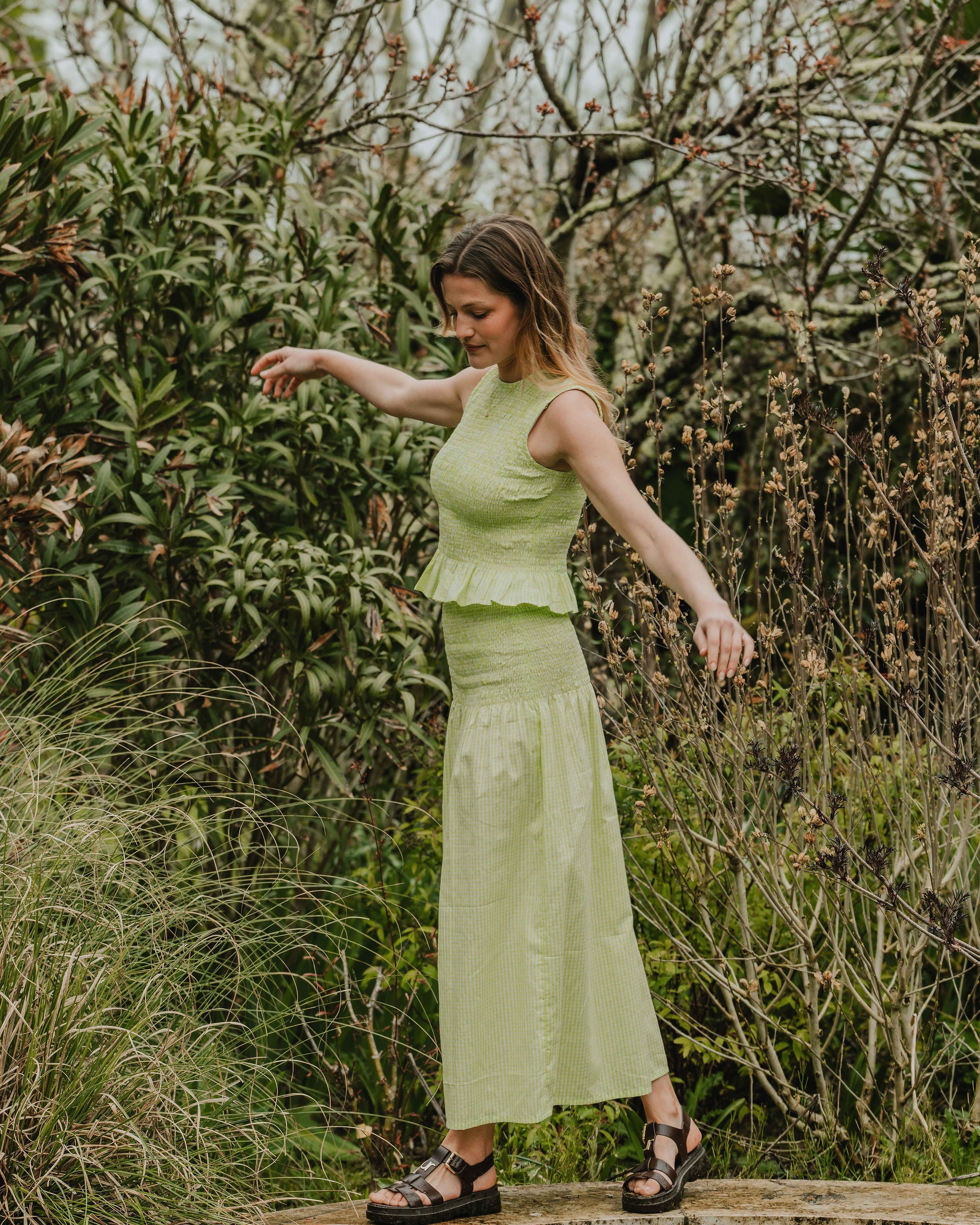 Patron de couture jupe Hortense à smocks portée avec mouvement et volume léger