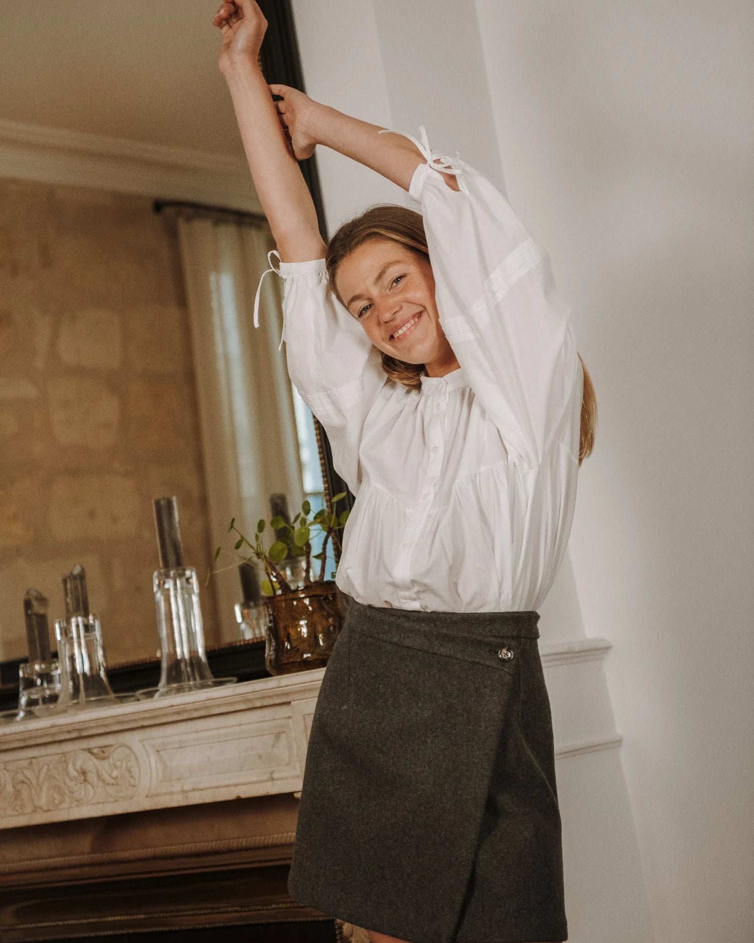 Jupe Lisa de Maéli Paris en laine grise avec finition bouton.