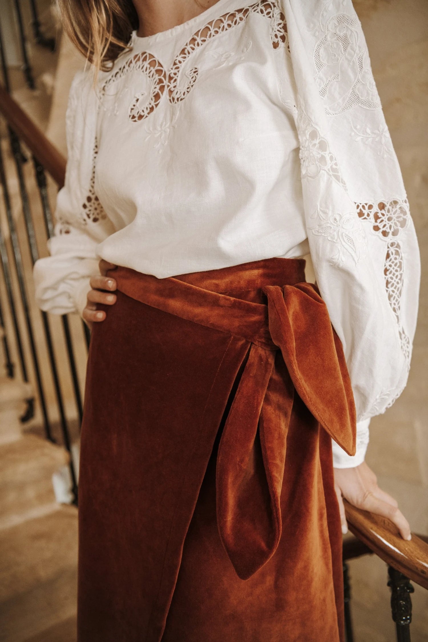 Jupe en velours réalisée à partir d'un rideau, avec fermeture à nœud, patron Lisa, Maéli Paris.