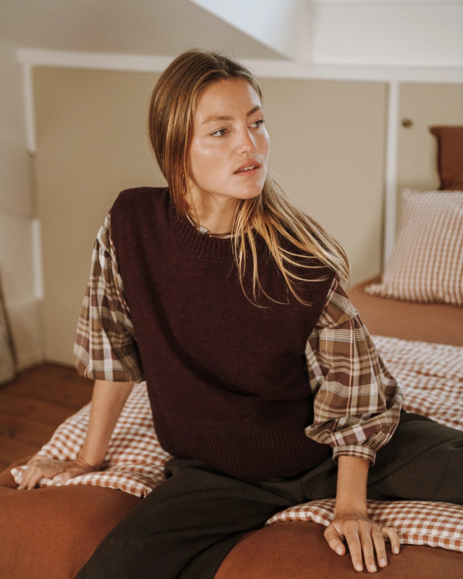 Blouse d'automne Marion Maéli Paris avec techniques d'upcycling, coupe confortable et décontractée.