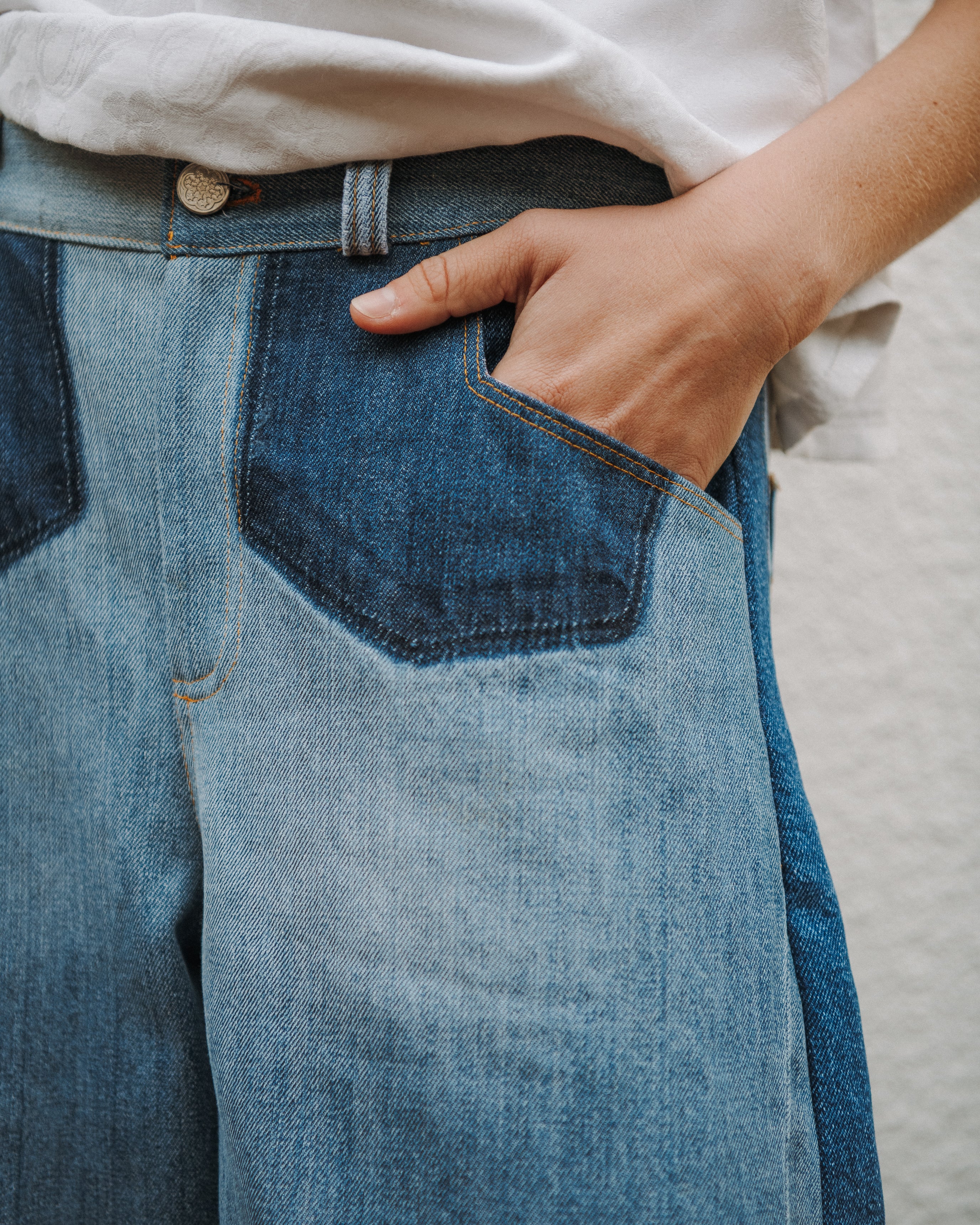 detail ceinture pantalon femme bouton et passants taille haute finition propre couture