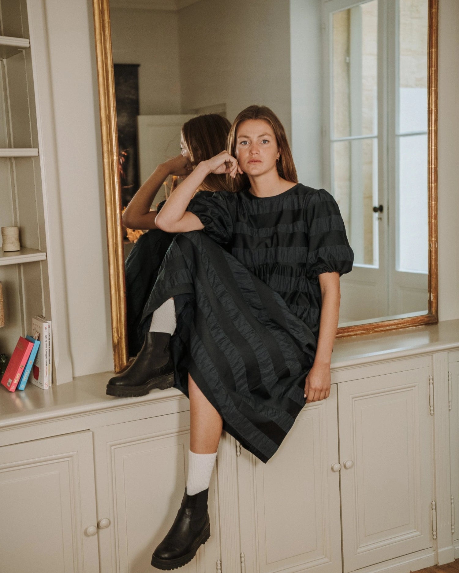 Robe noire mi-longue Chloé de Maéli Paris, patron de couture.