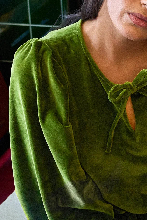 Robe verte avec nœud au col, patron couture RE_Sourcée, Maéli et Atelier Brunette.