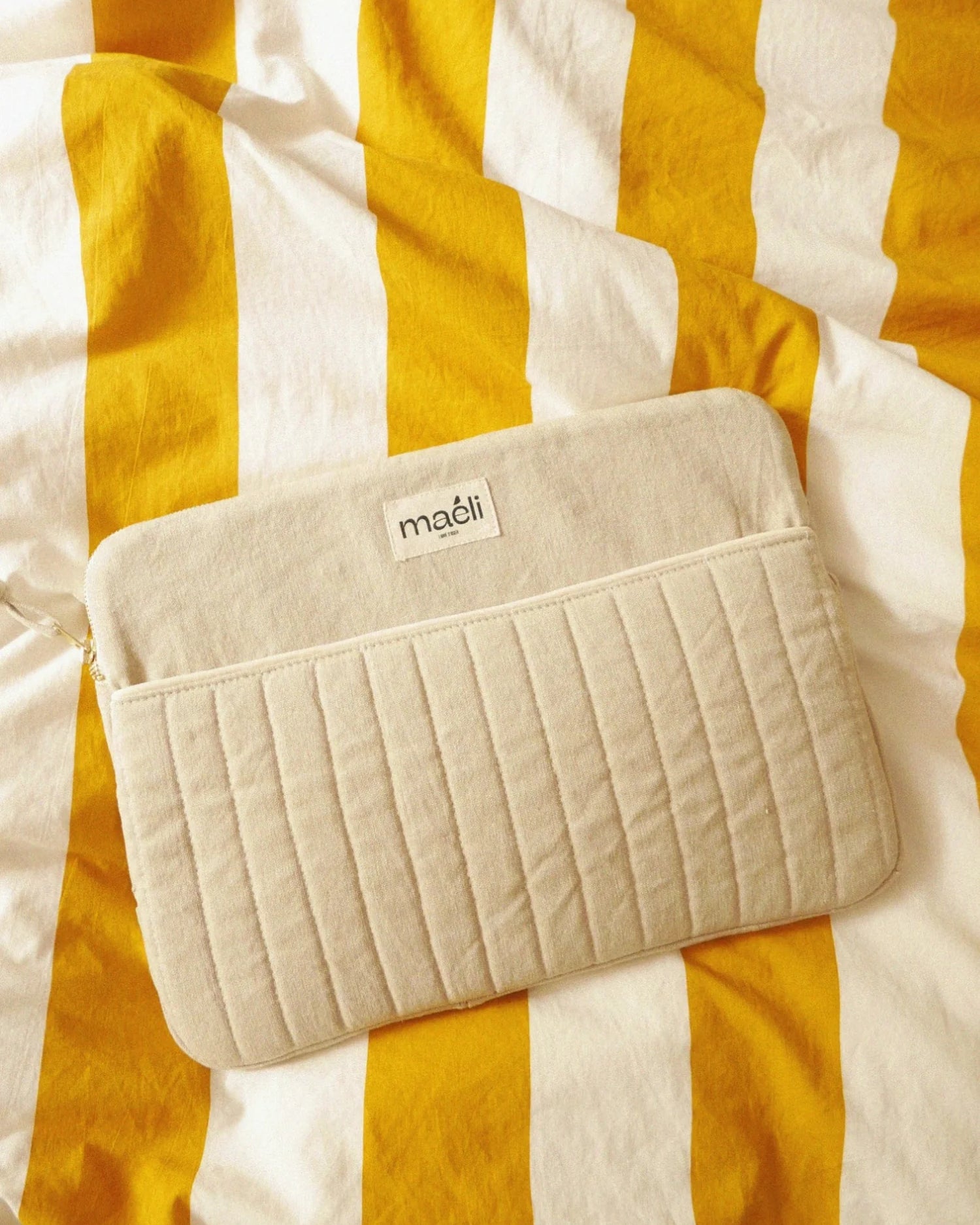 Pochette ordinateur uni beige Rosie Maéli Paris, création upcycling