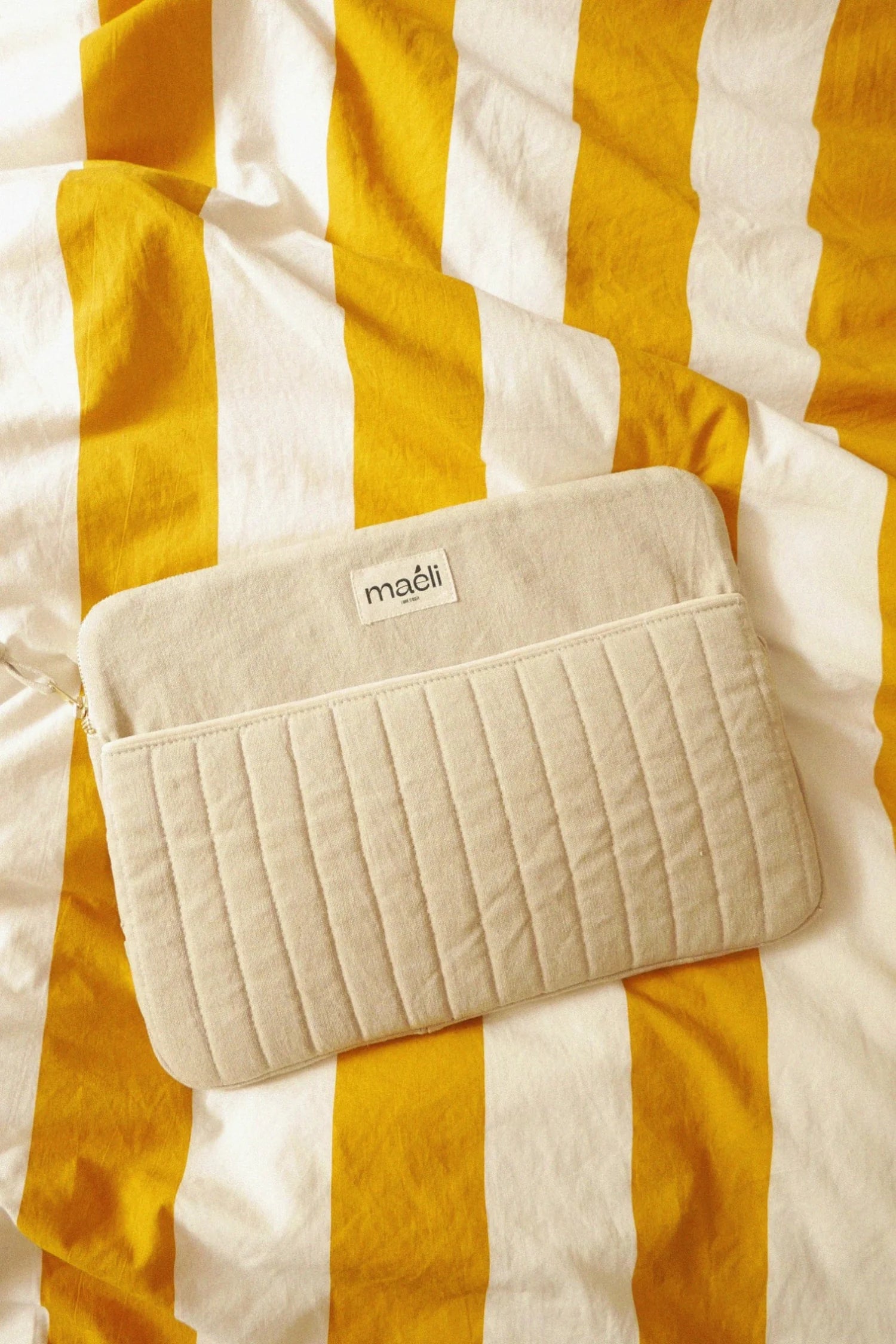 Pochette ordinateur uni beige Rosie Maéli Paris, création upcycling