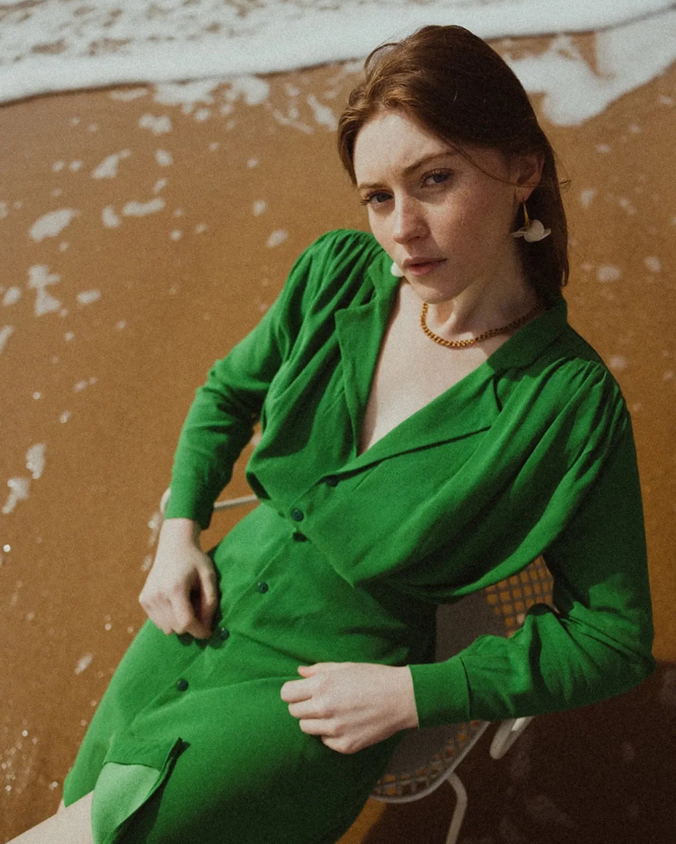 Patron robe Sacha verte, modèle upcycling Maéli Paris.