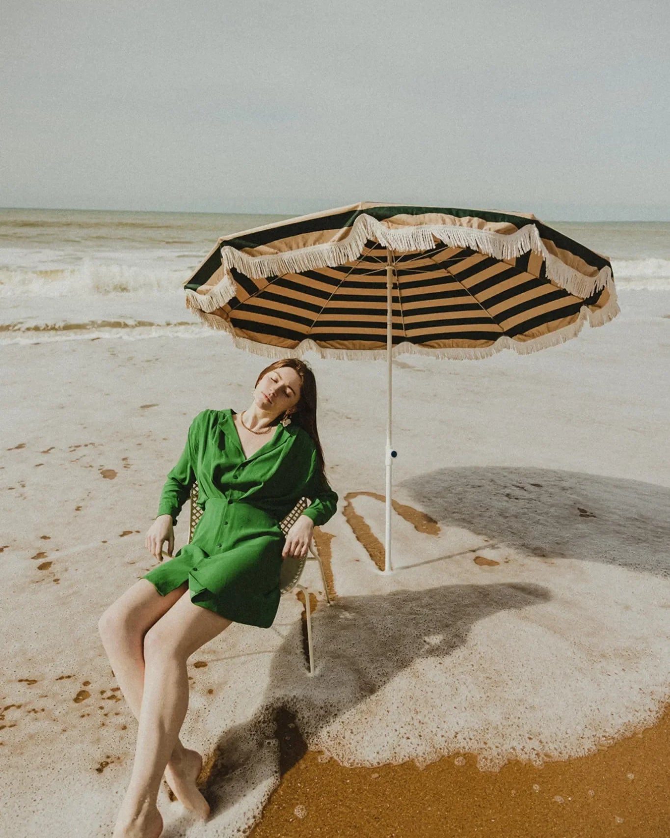 Robe verte Sacha avec boutons vintage.