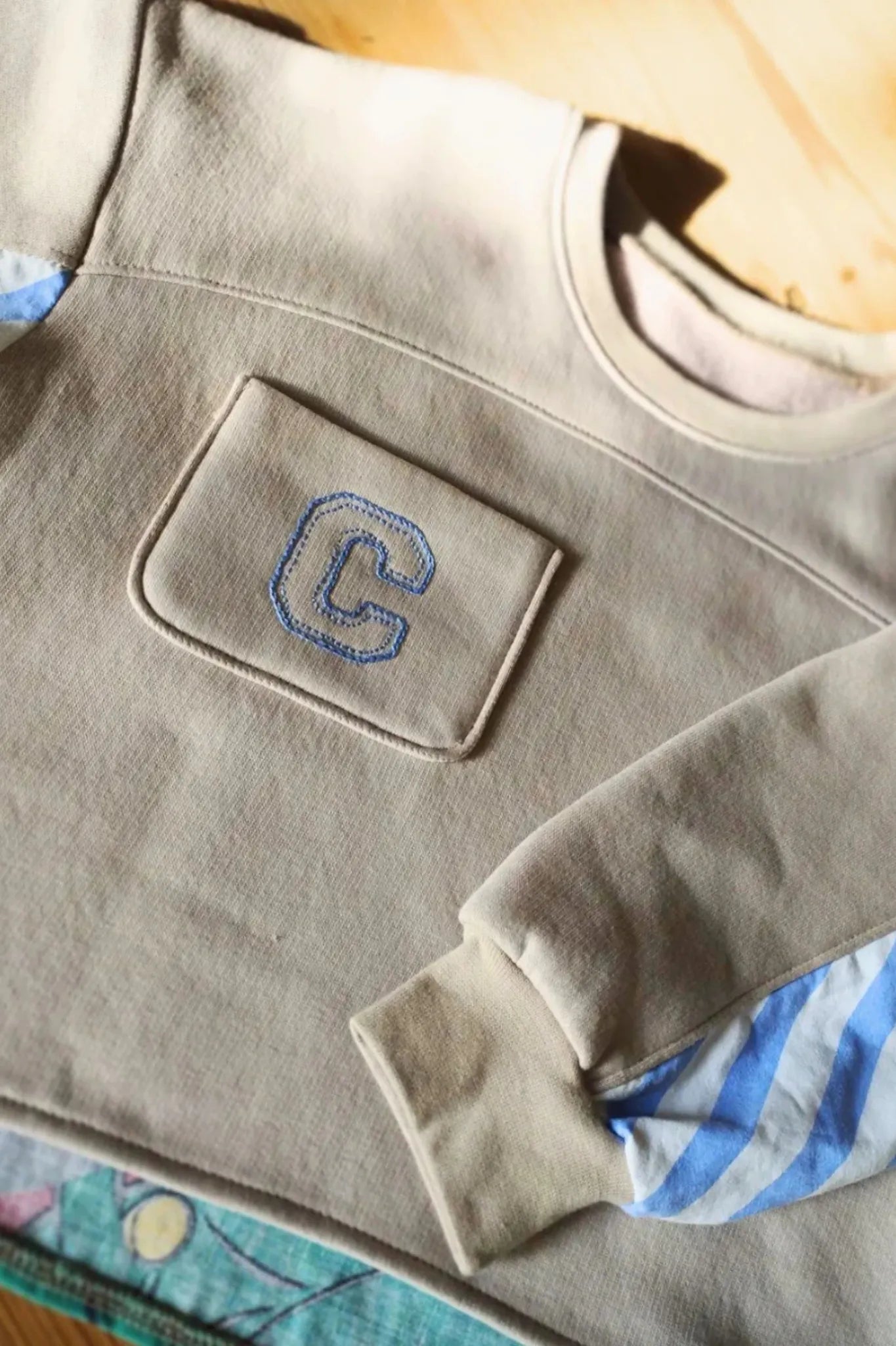 Patron sweat Simone Maéli parfait pour l'upycling.