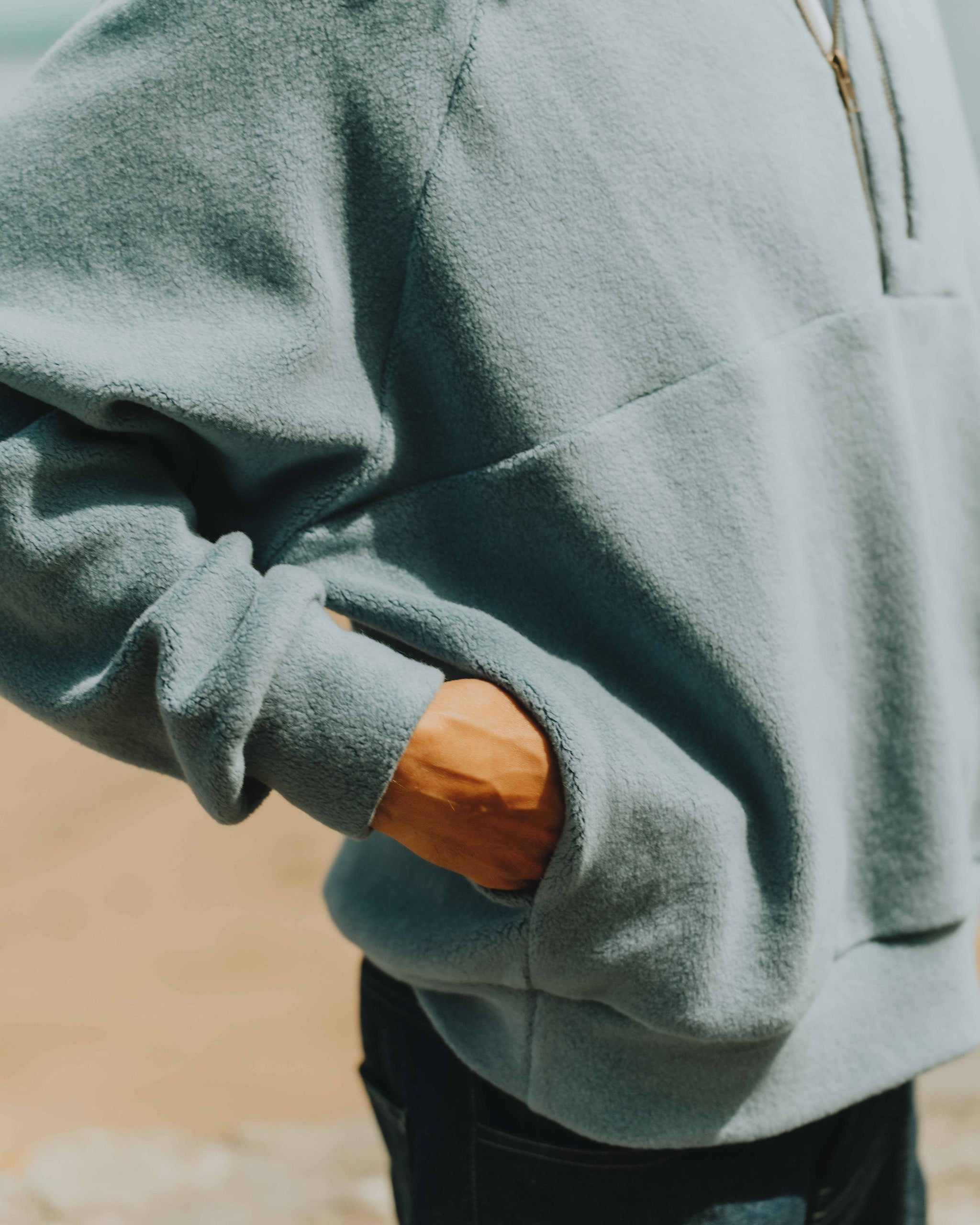 Détail des poches côtés du patron de couture sweat homme Thomas avec manches raglan et finition bord-côte