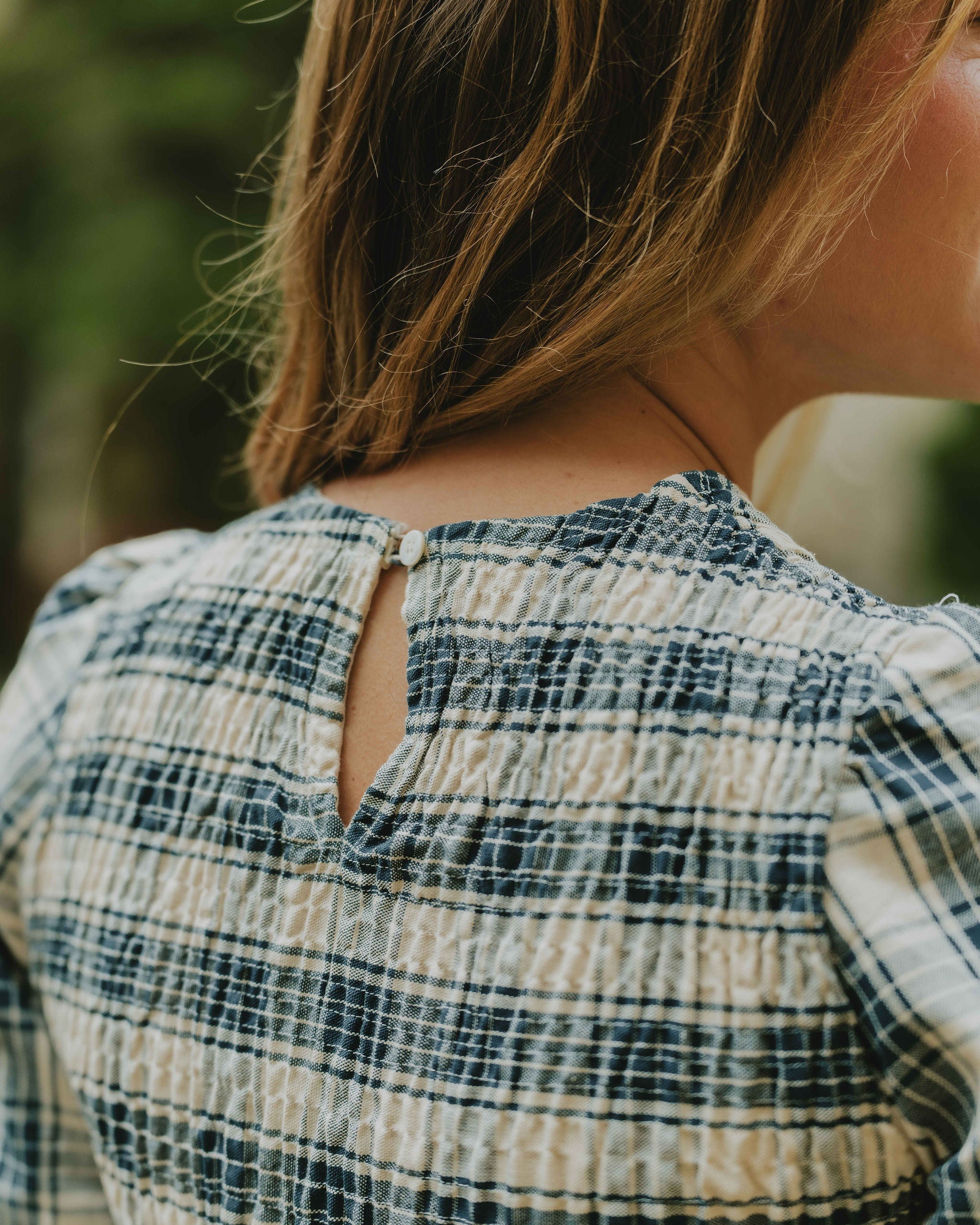 Patron de couture top Hortense détail du haut dos smocké avec ouverture
