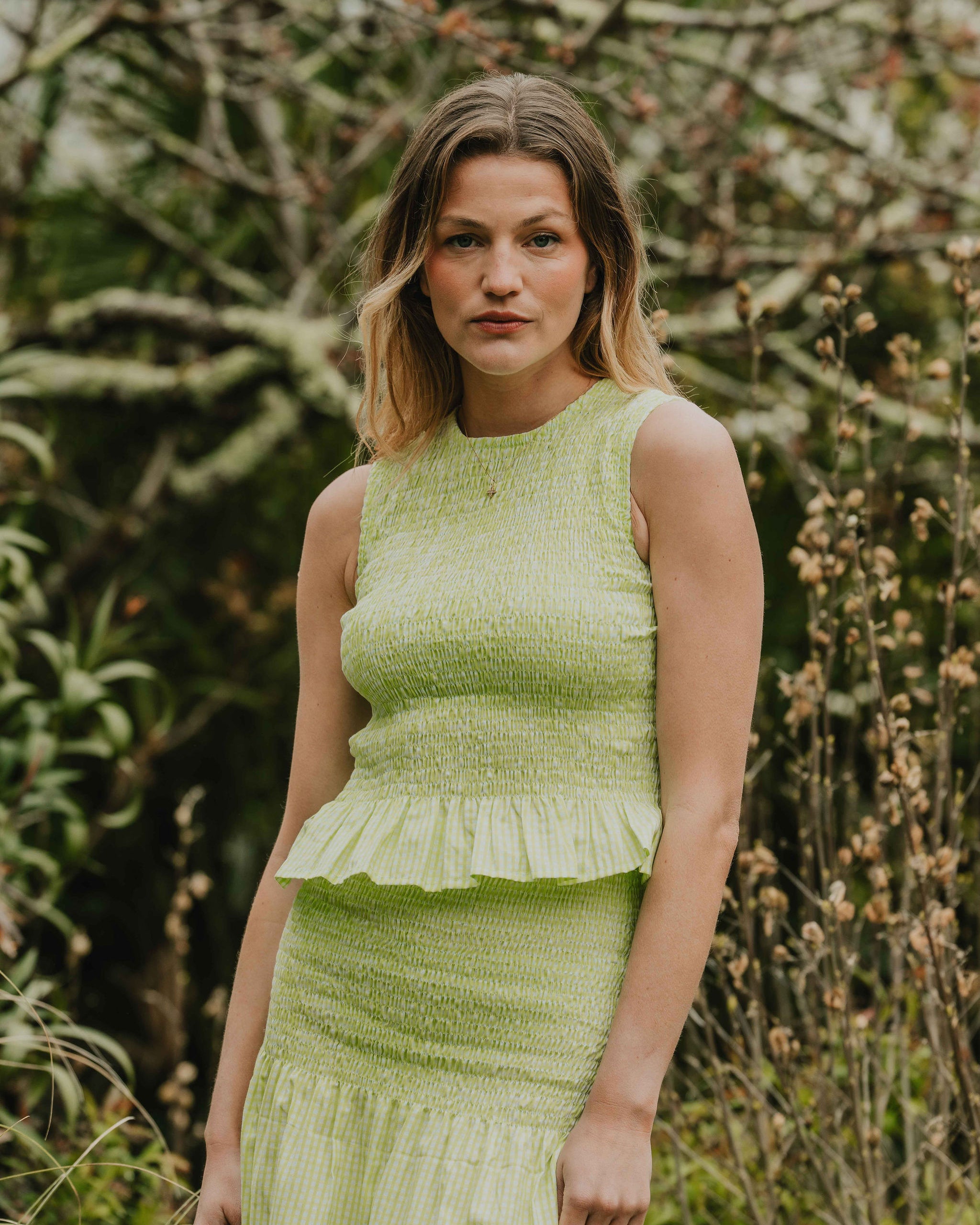 Patron de couture top Hortense à smocks sans manches avec coupe ajustée et bas évasé