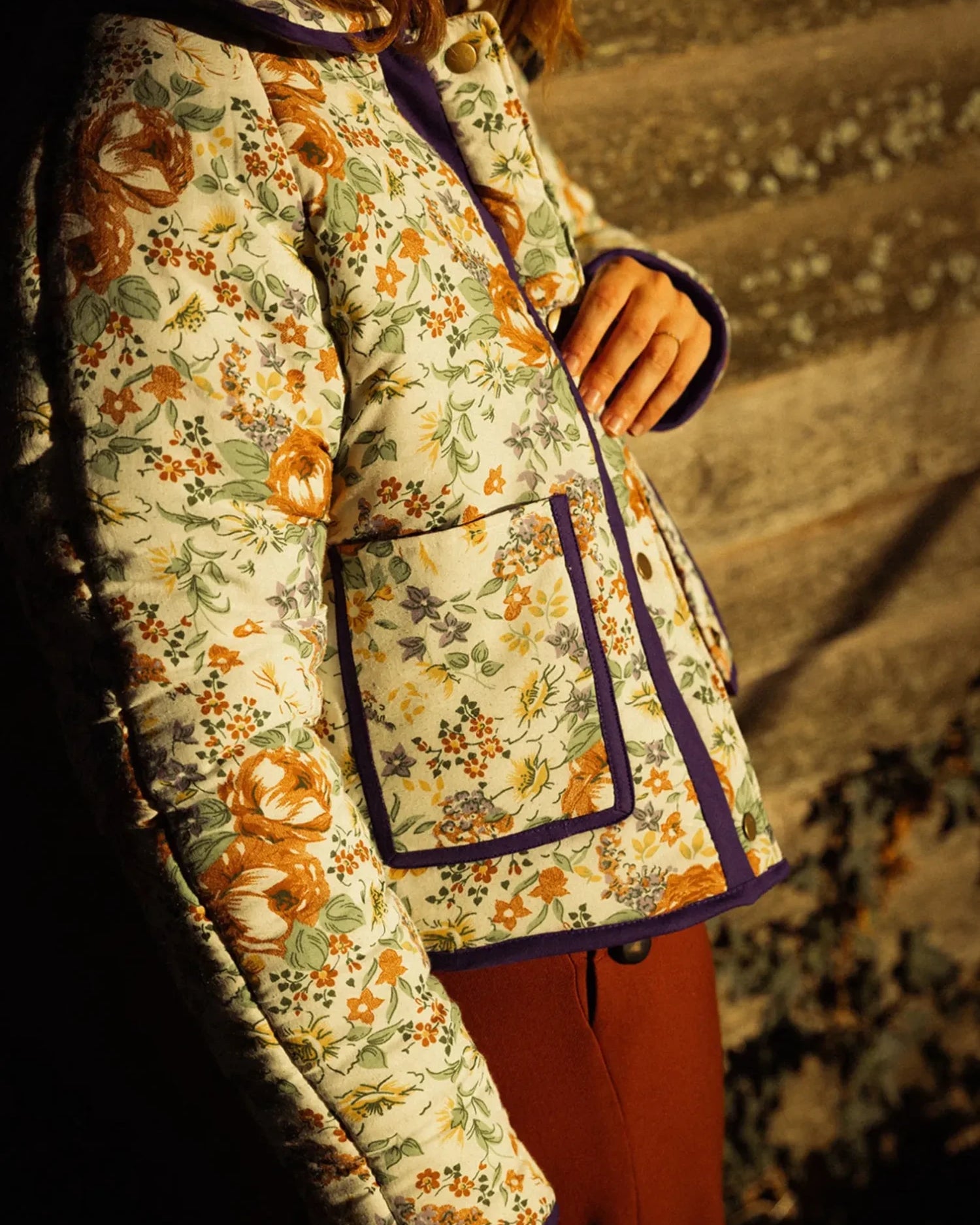 Patron couture Elodie, veste réalisée à partir d'un duvet fleuri.
