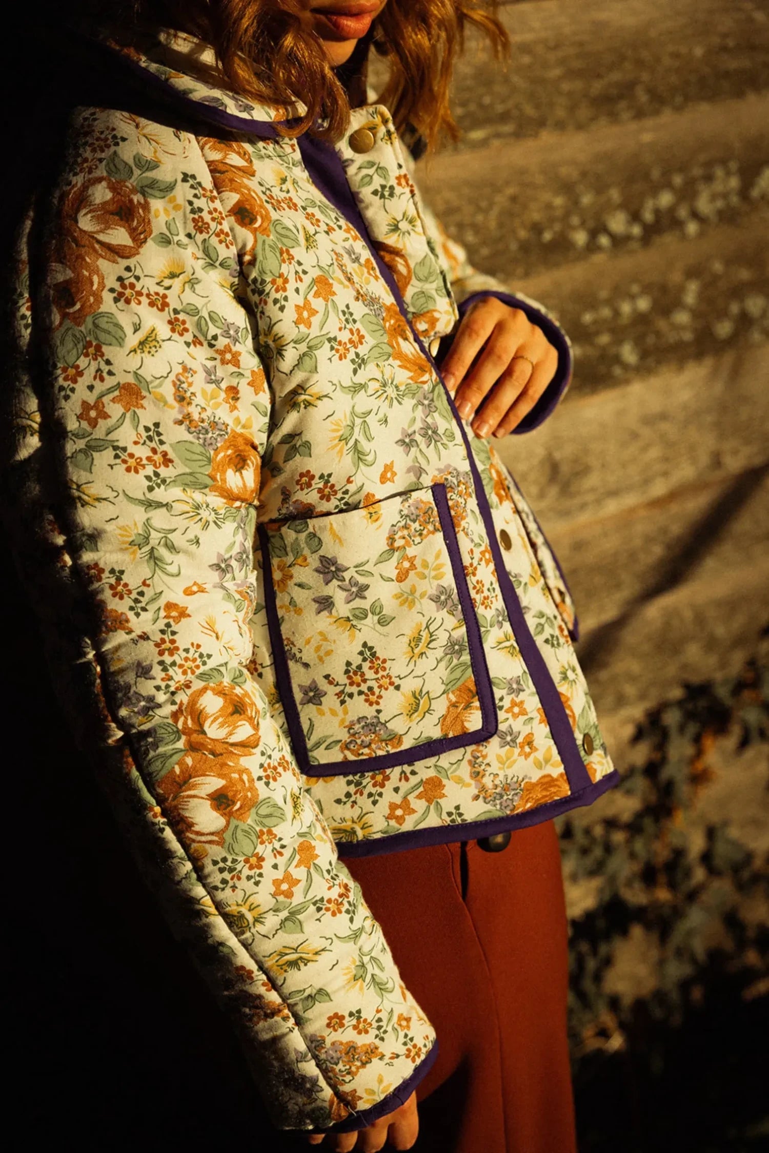 Patron couture Elodie, veste réalisée à partir d'un duvet fleuri.