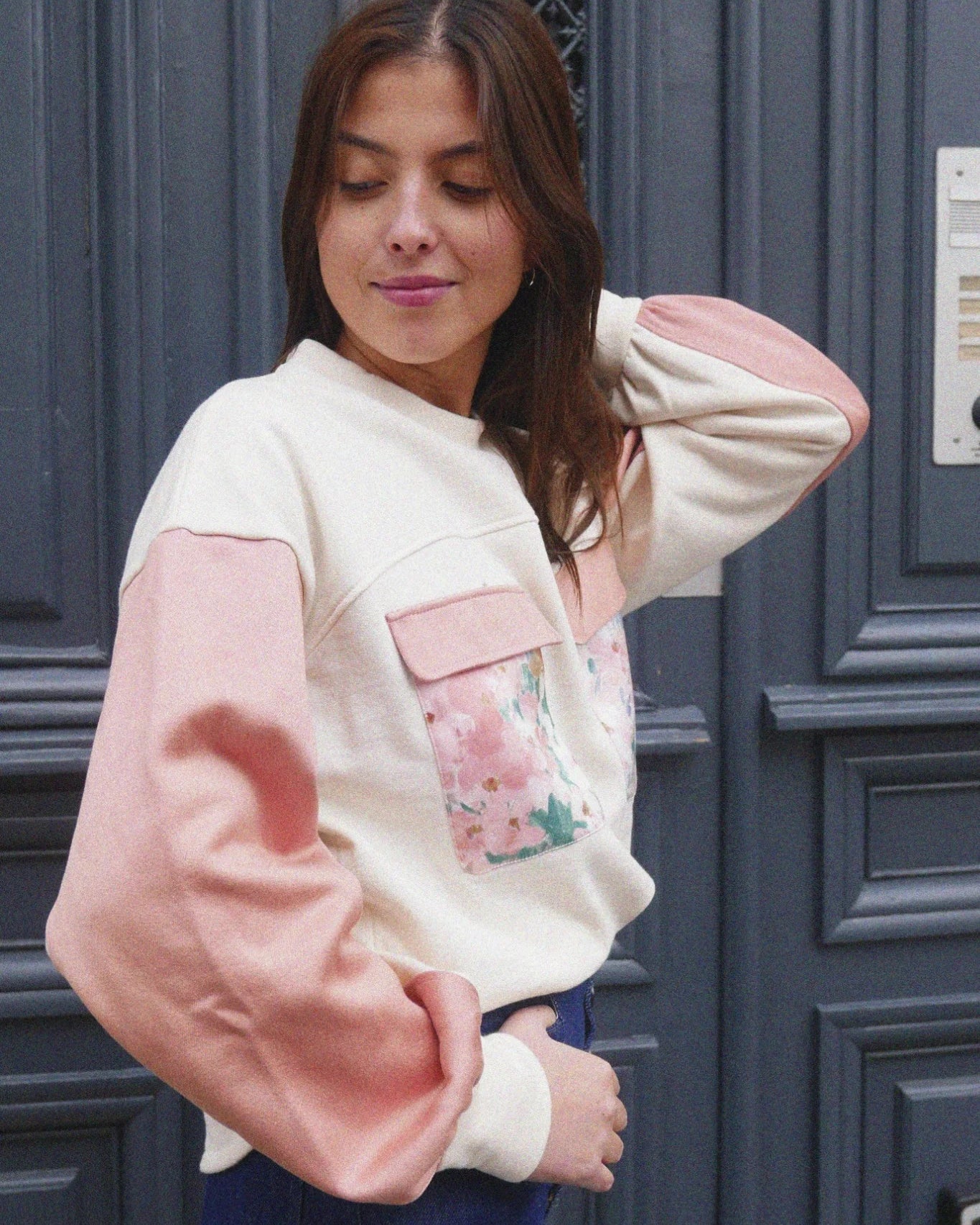 Sweat femme Simone fleuri rose en coton de Maéli Paris.
