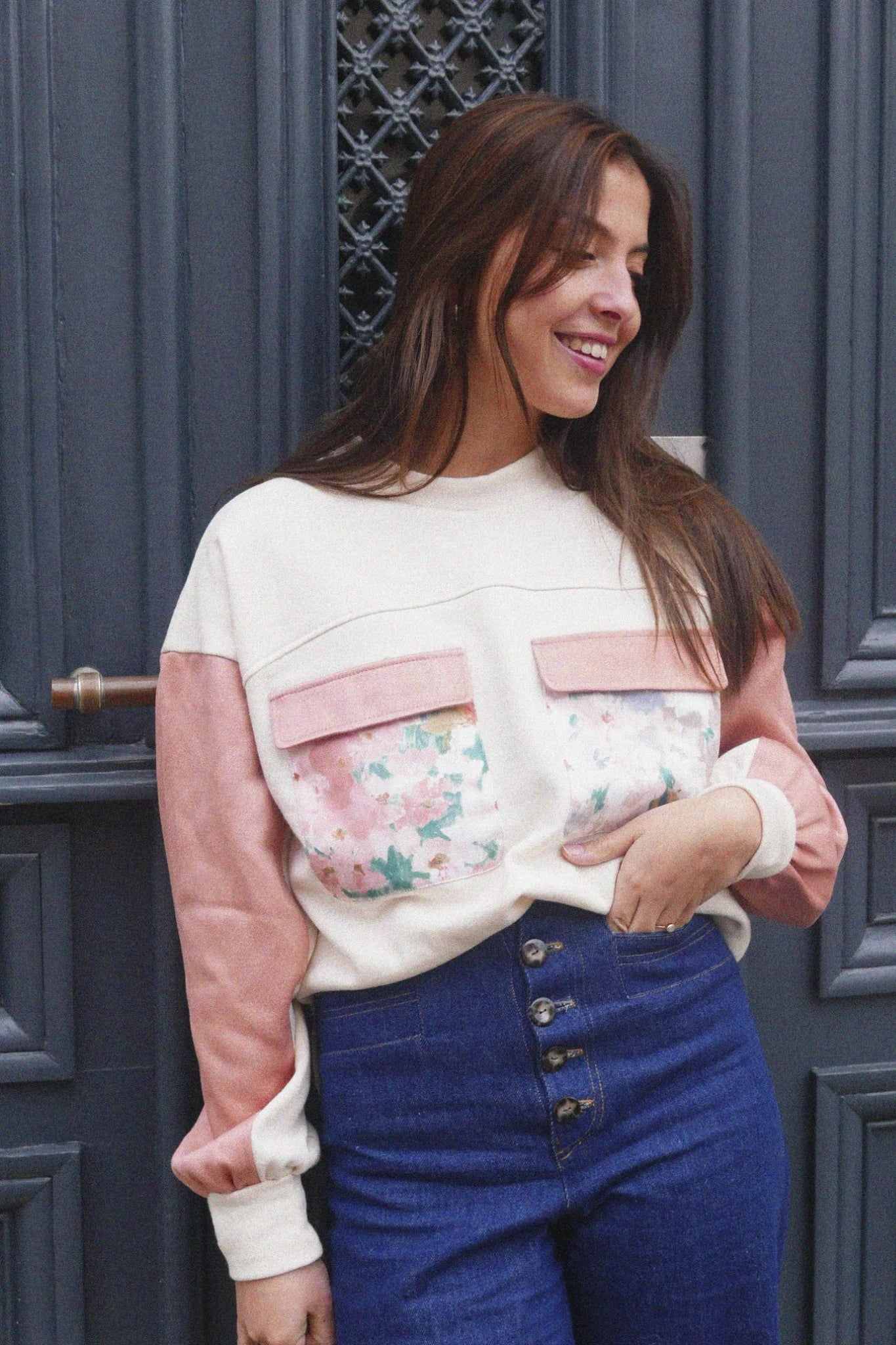 Sweat femme Simone fleuri rose à poches de Maéli Paris.