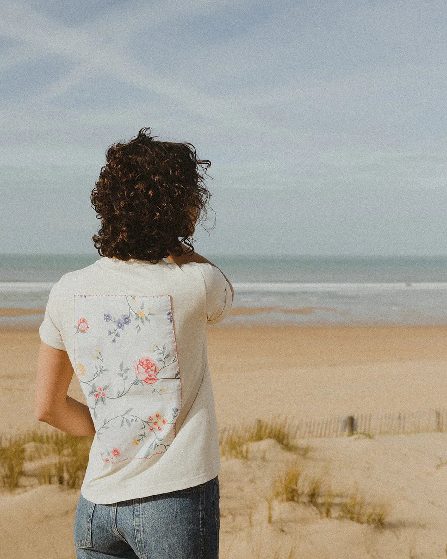 T-shirt Olympe Maéli, écru avec motif au dos, pour femme.