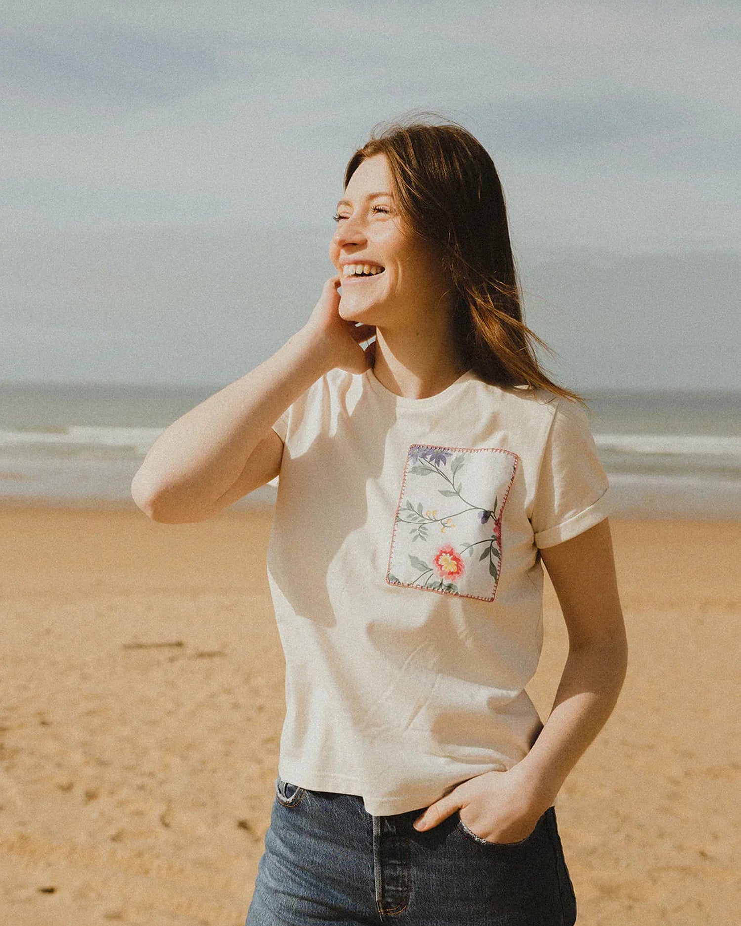 T-shirt Olympe Maéli pour femme, écru avec motif avant.