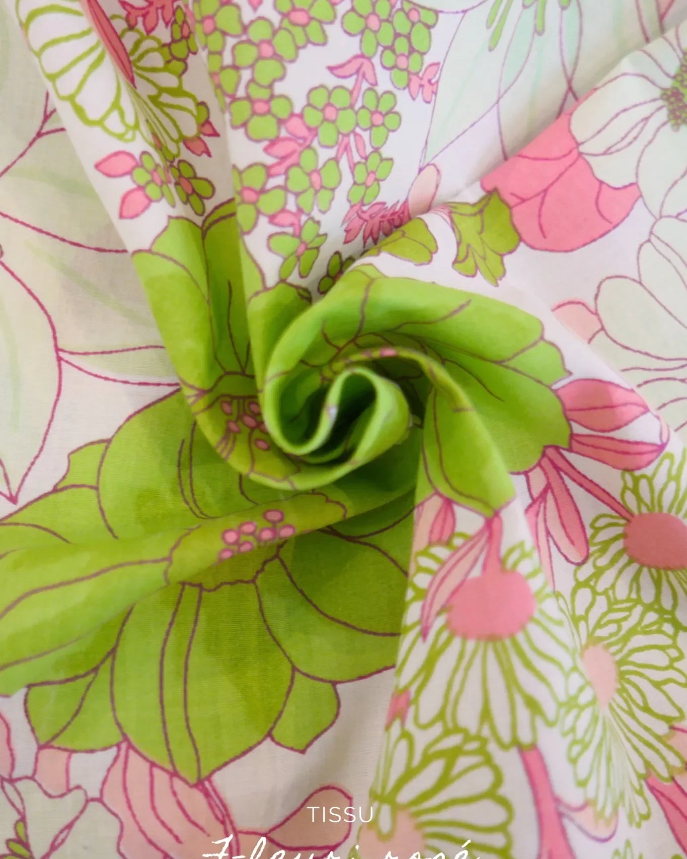 Tissu fleuri rosé pour kit couture Pauline personnalisable.