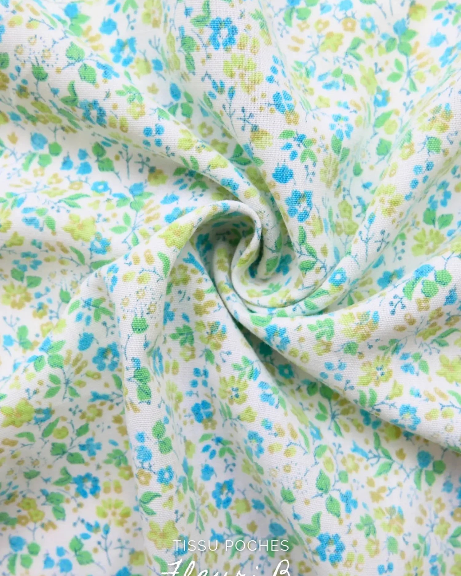 Tissu fleuri bleu poches pour kit couture Camille personnalisable.