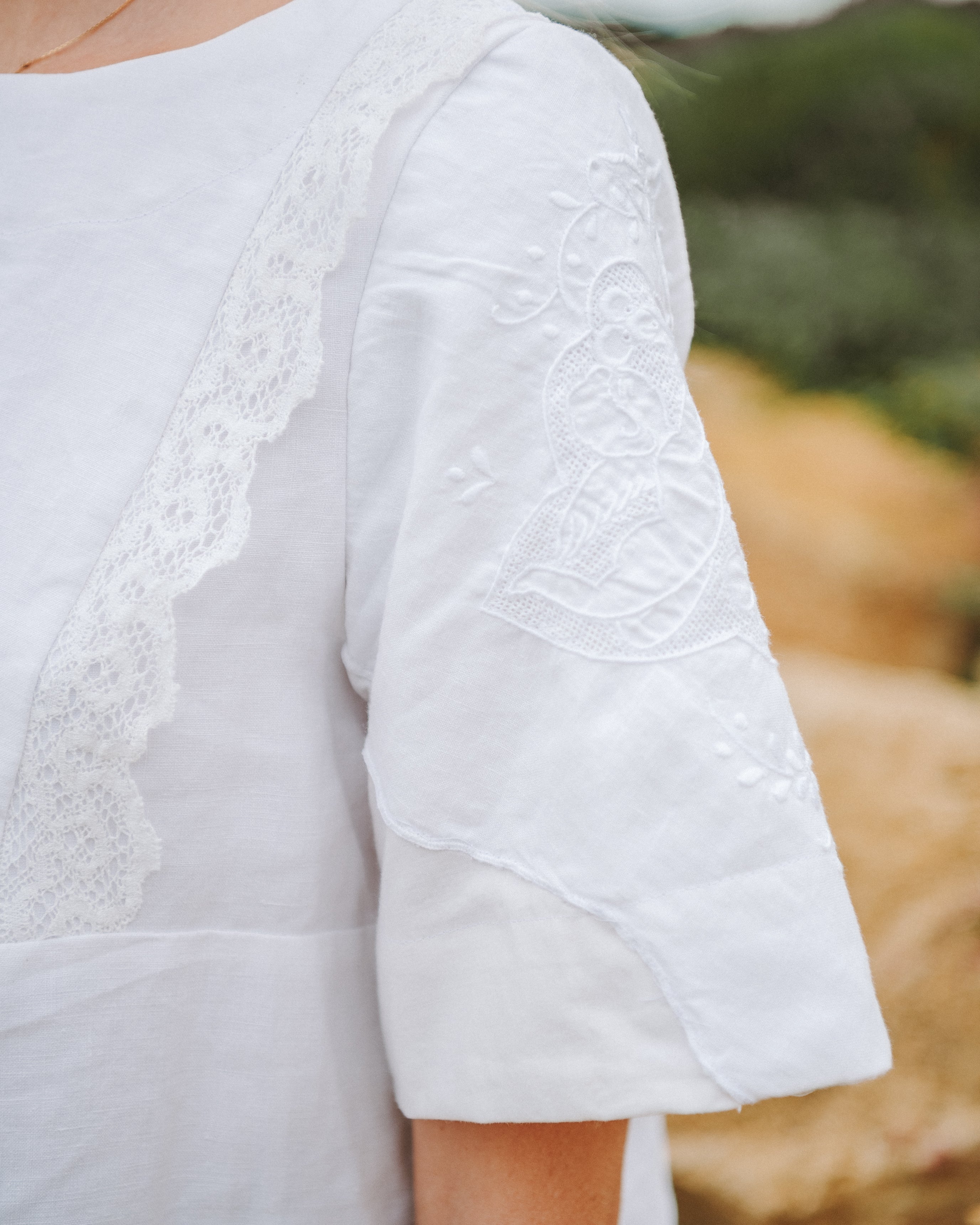 top femme avec broderie anglaise