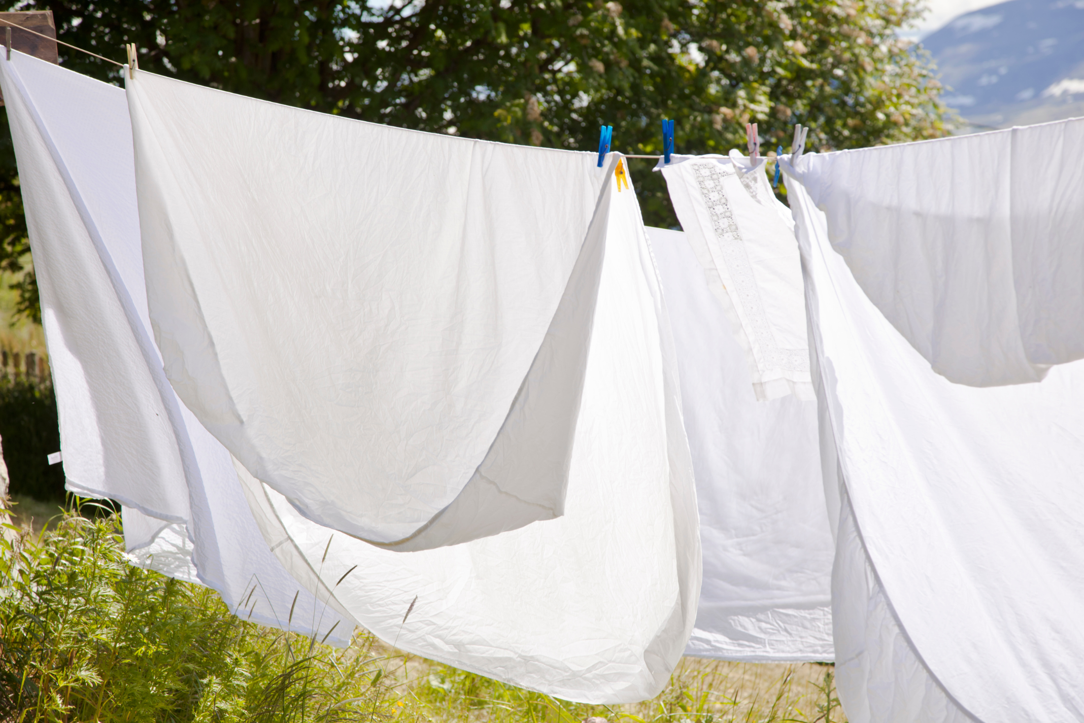 Astuces pour détacher les tissus blancs vintage