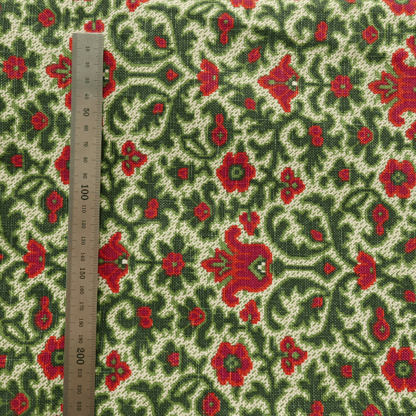 Tissu 100% coton - Fleurs vertes & roses avec arabesques - 170 cm * 119 cm