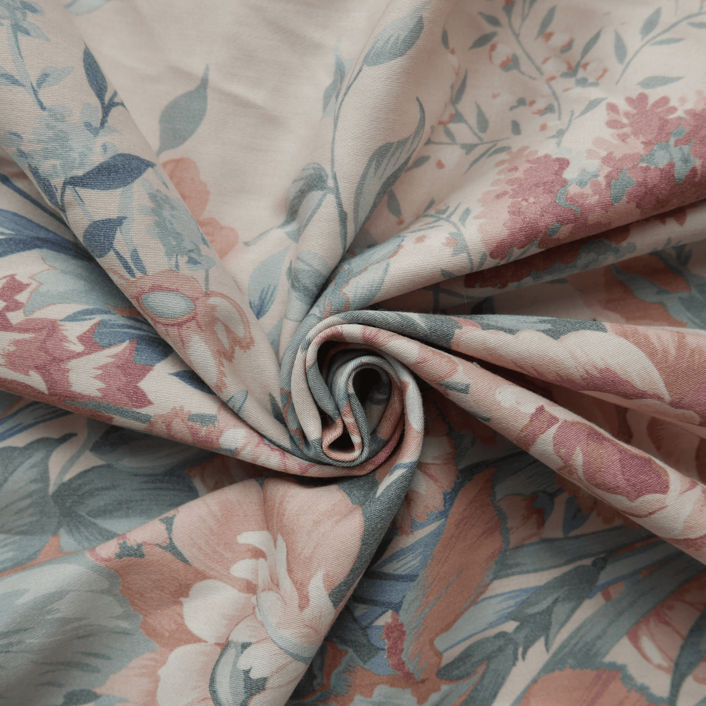 Tissu Polycoton - Écru avec fleurs bleues , orangées & roses- 130 cm * 230 cm