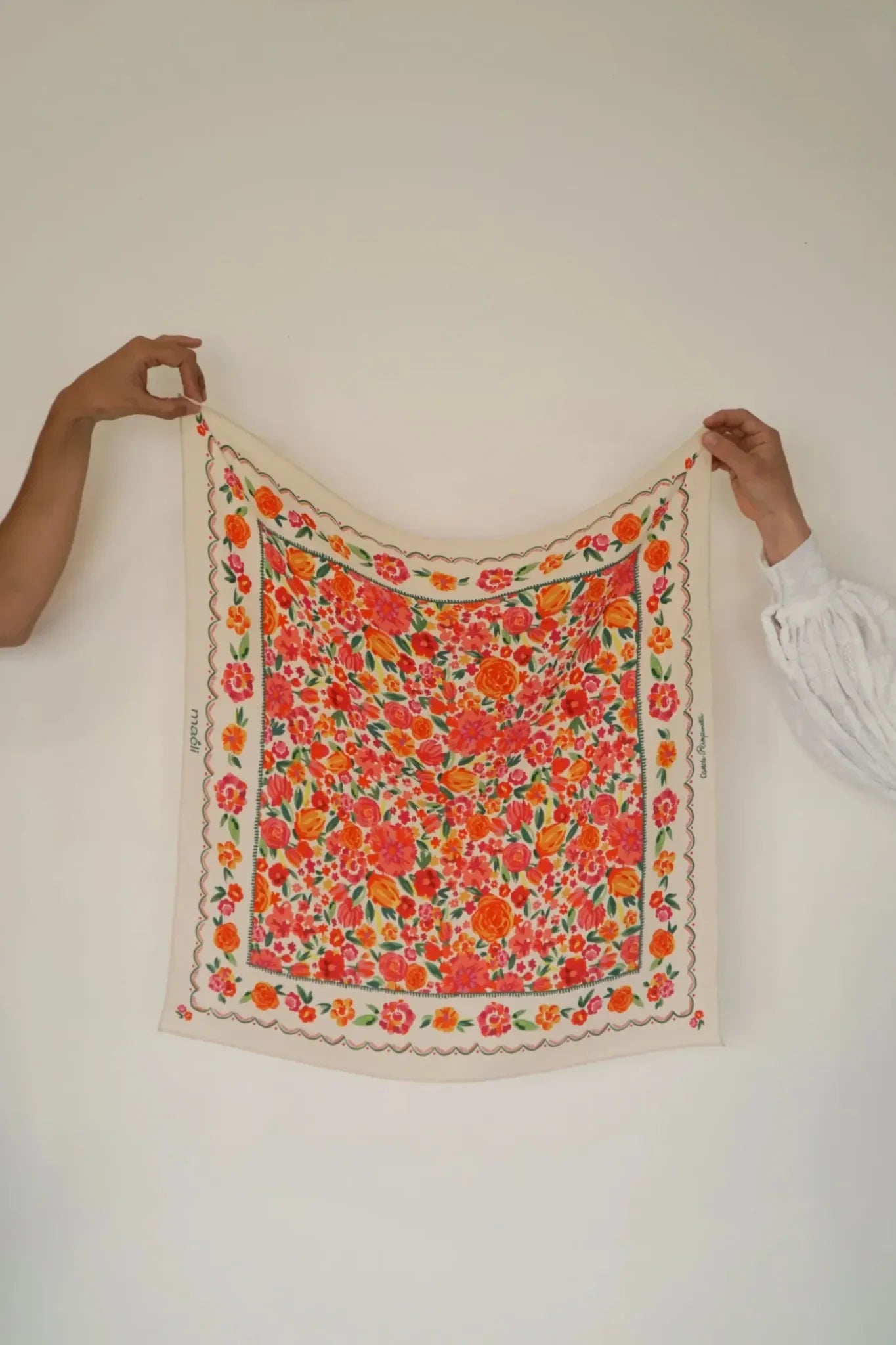 Kit couture, le foulard en soie upcyclé et dessin aquarelle.