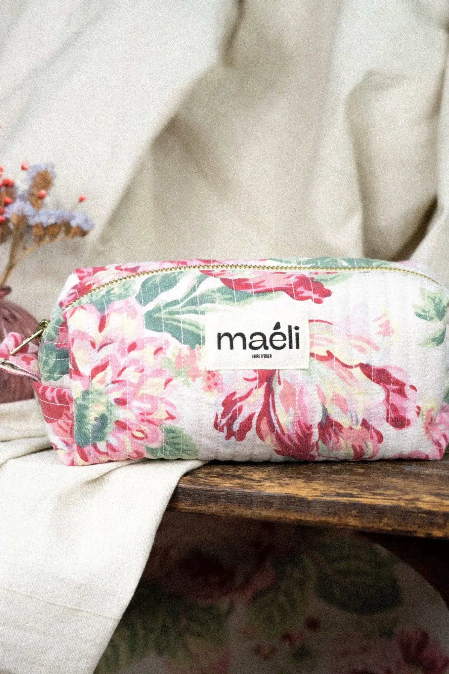 Kit couture de la trousse Joséphine by Maéli en fleuri. 