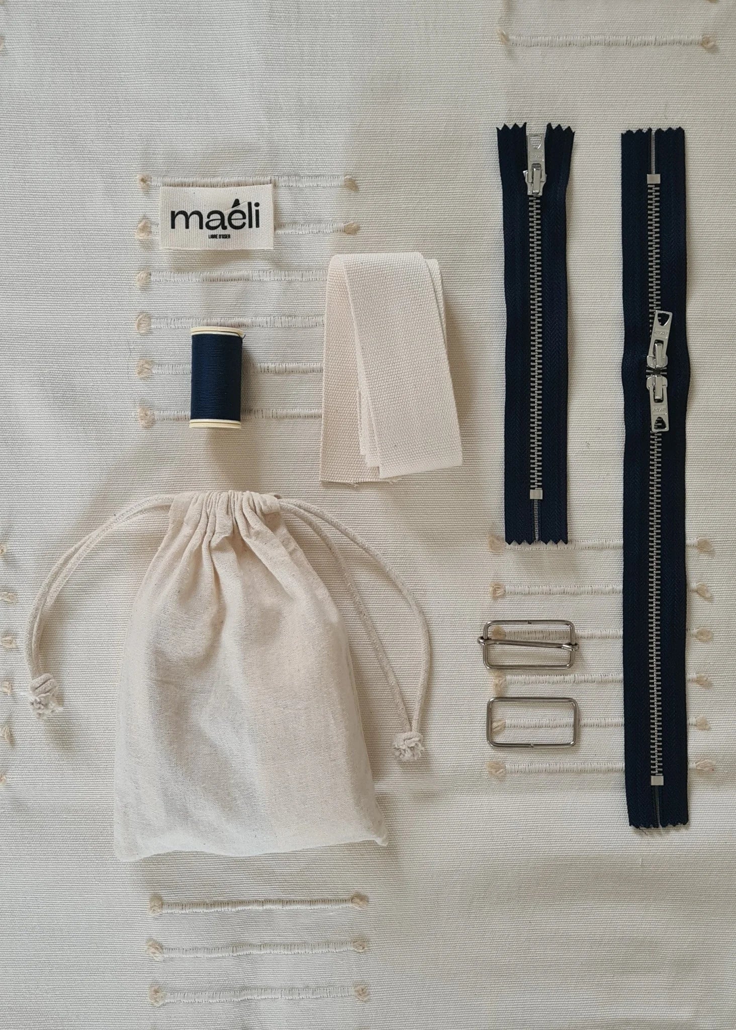 Kit mercerie marine pour réaliser le sac banane Léonie de Maéli.