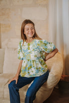 Patron de couture, la blouse Chloé Maéli Paris en drap upcyclé, modèle avec empiècements.