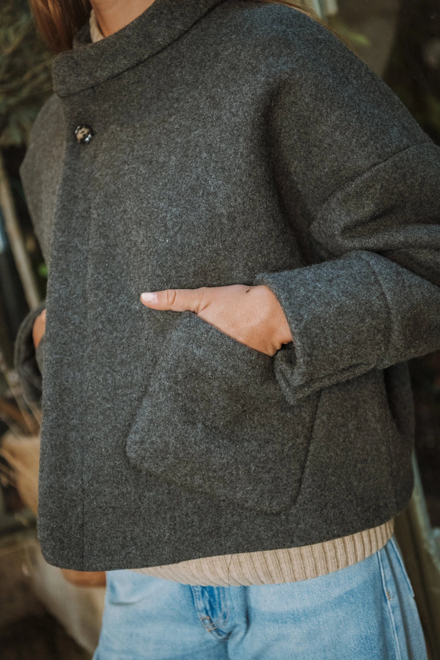 Veste Carole en laine grise à poches plaquées sur le devant, Maéli Paris.